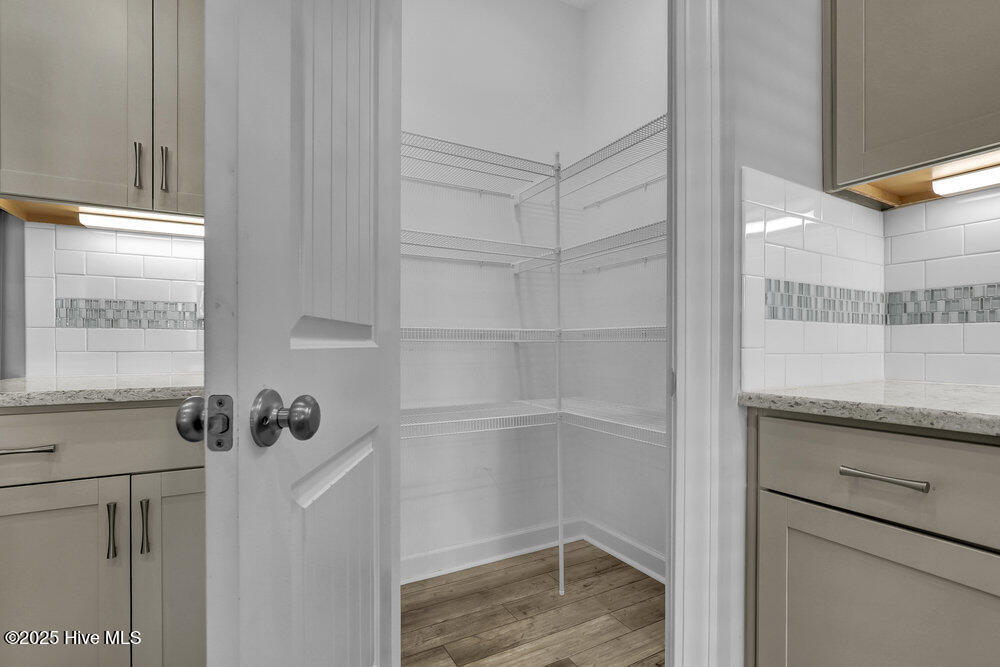 100512692 | Photo 10