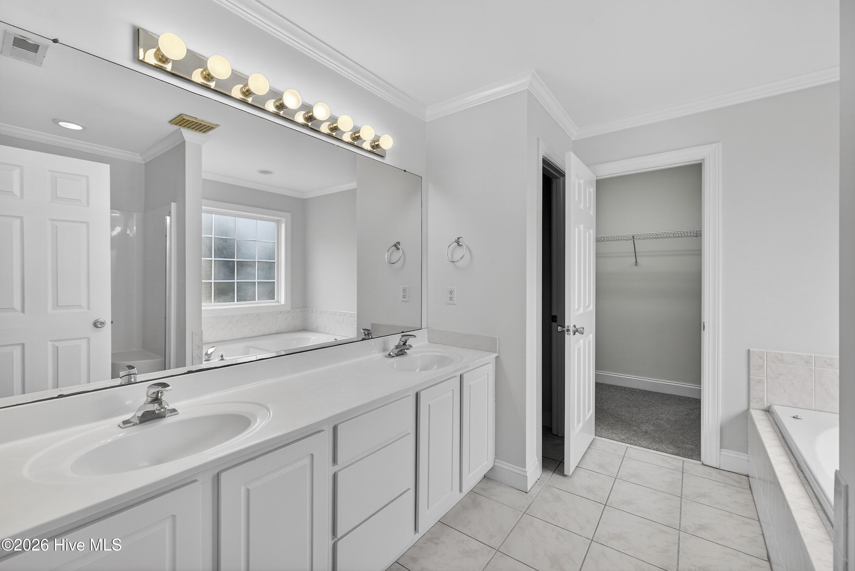 100563157 | Photo 17