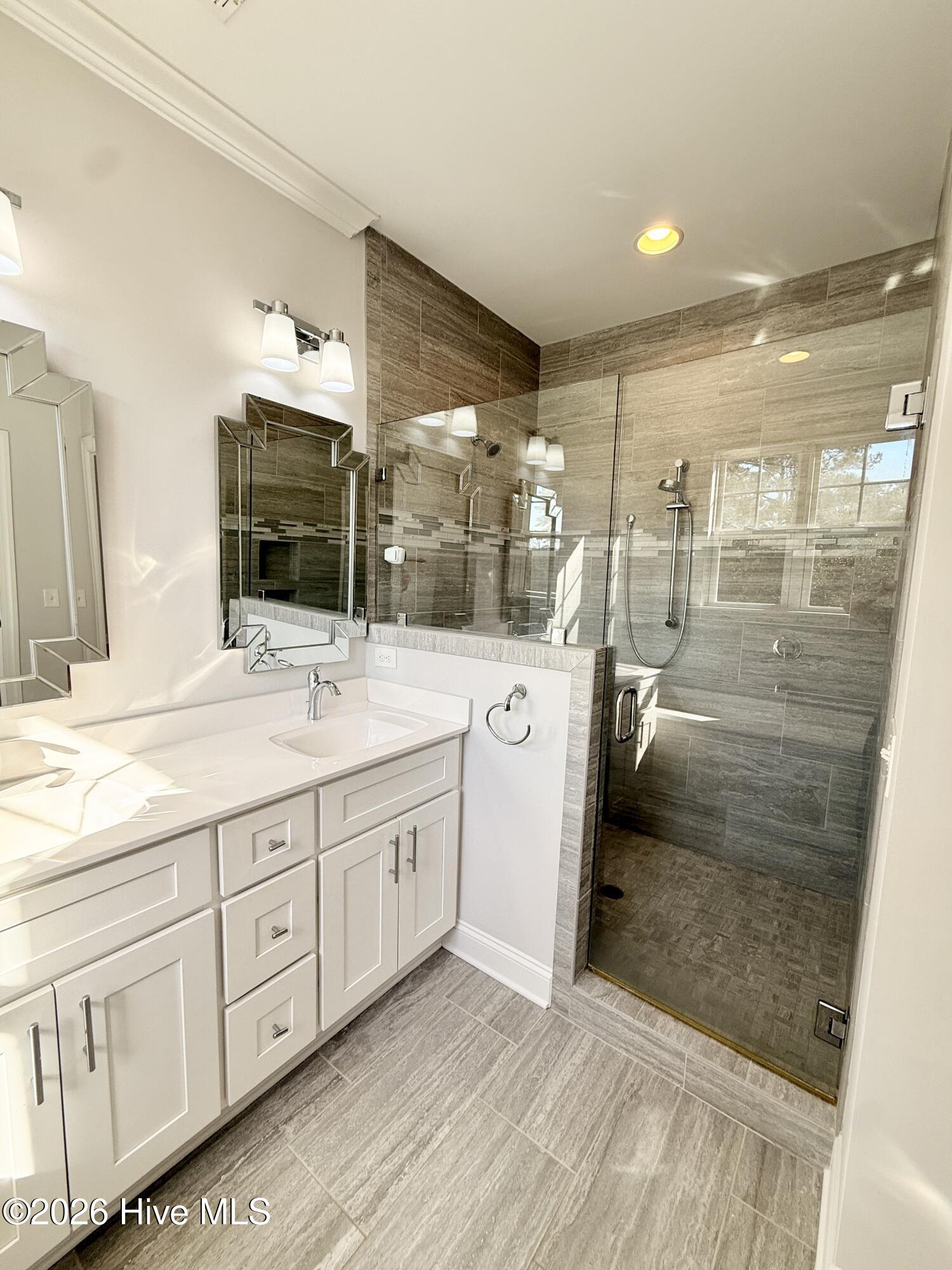 100564969 | Photo 17