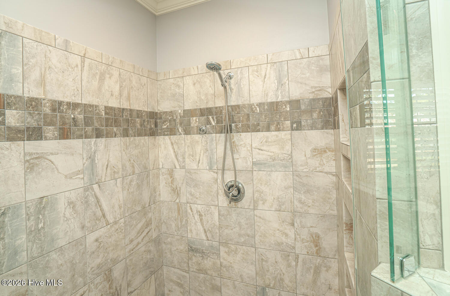 100552025 | Photo 43