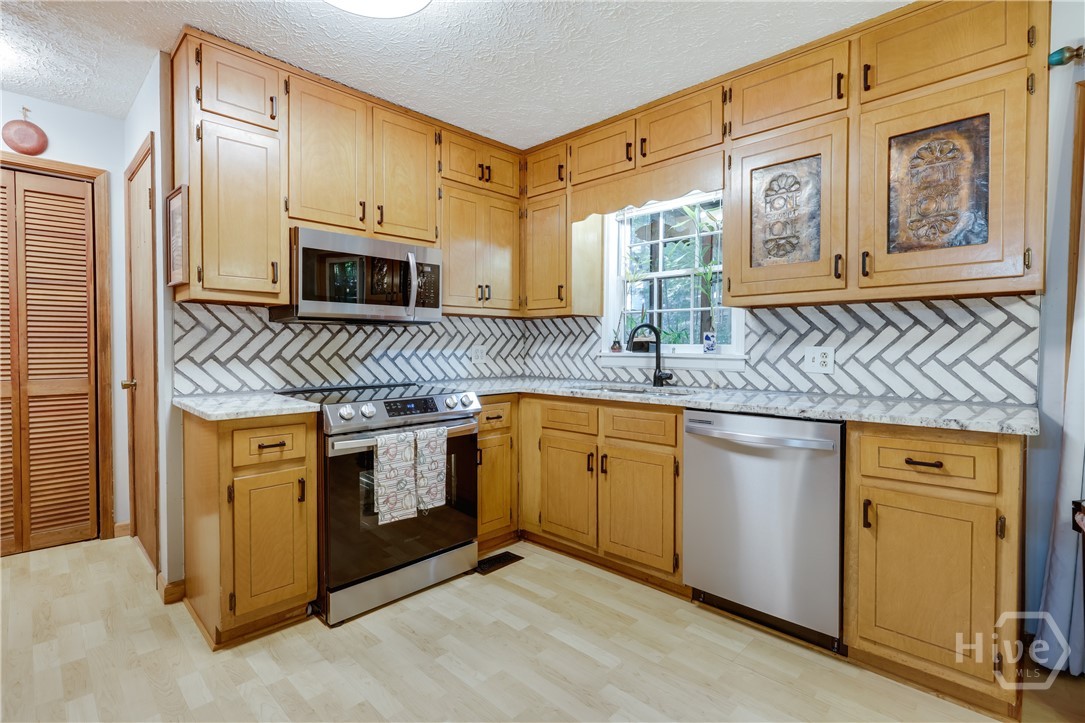 3383 Wolf Drive