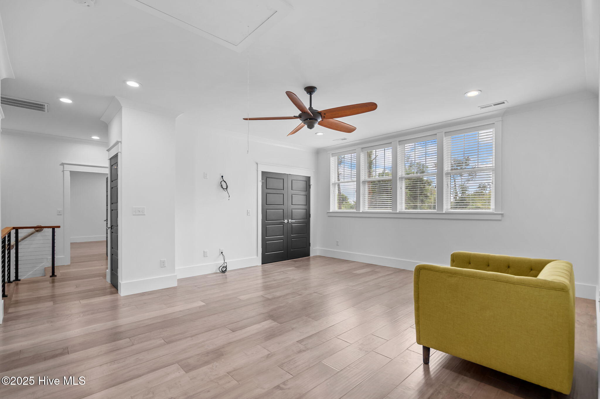 100532333 | Photo 64