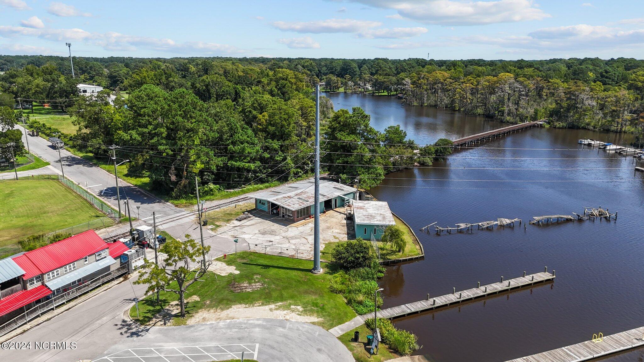 1054 E Main Street, Washington, NC, 27889