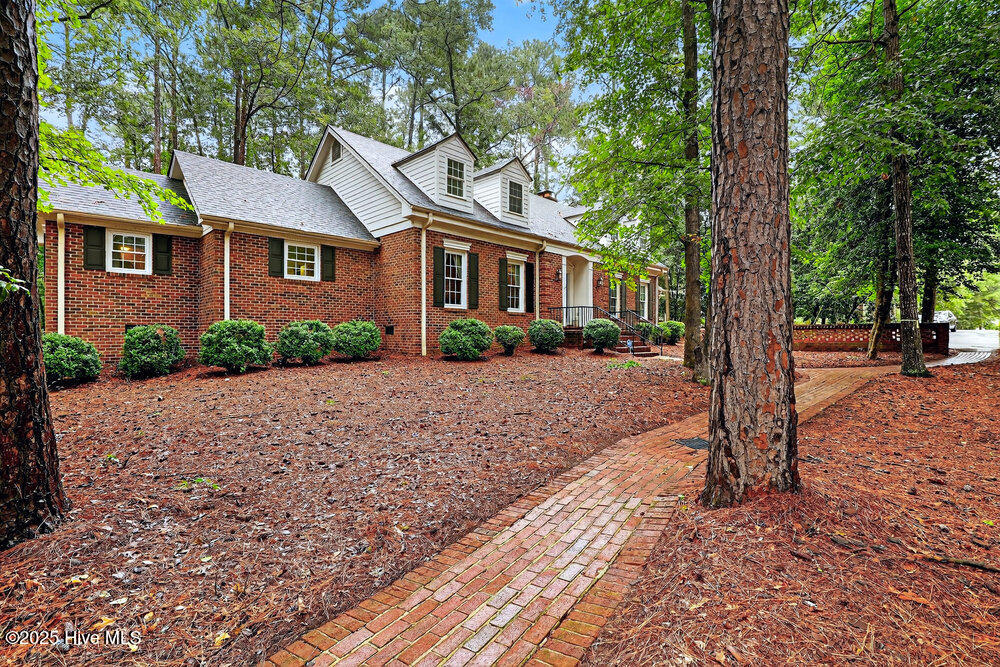 Homes for sale in Clinton, NC | 102 Cedar Ln, Clinton, NC 28328 | MLS# 100523756