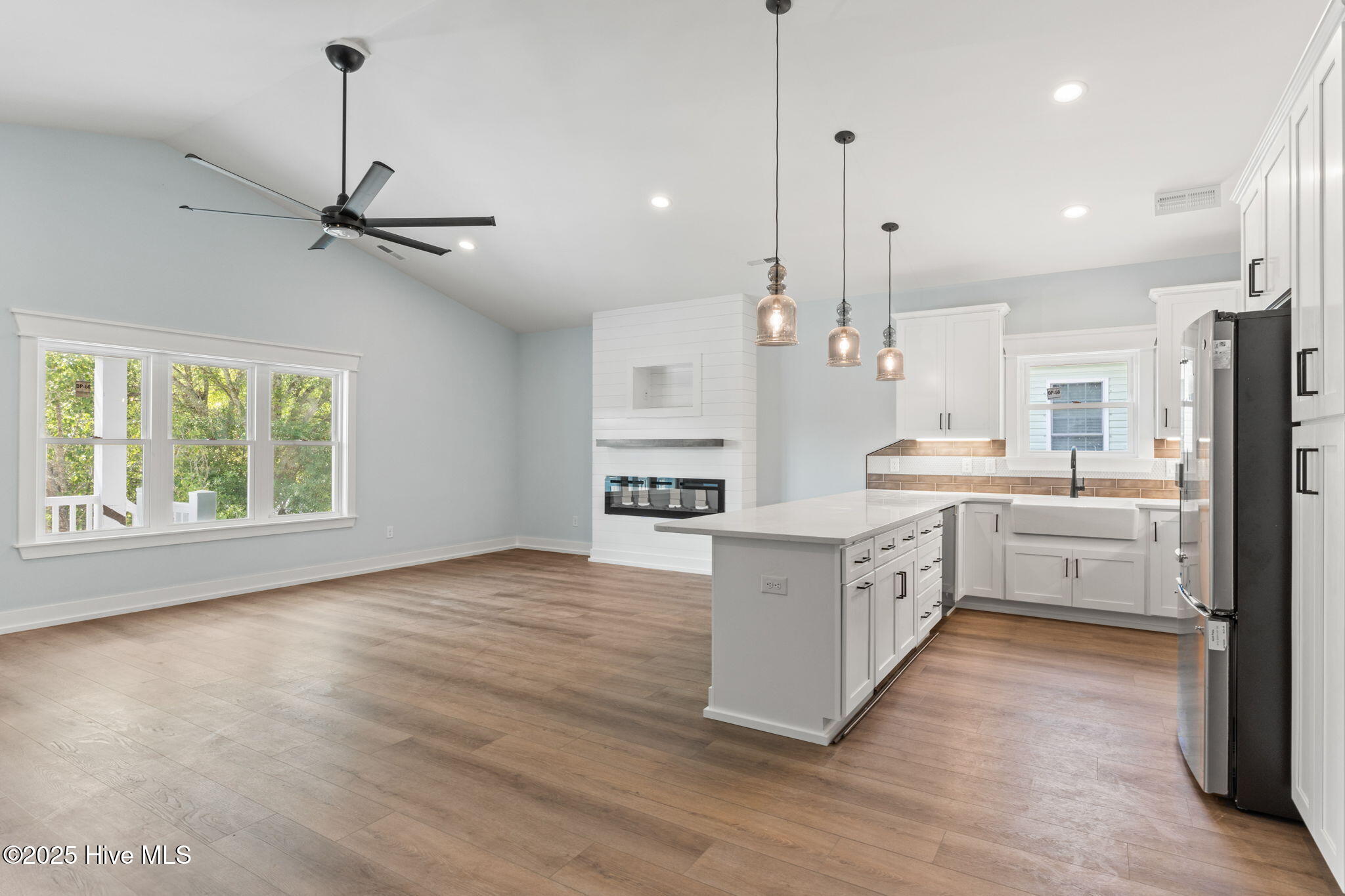 100523673 | Photo 16