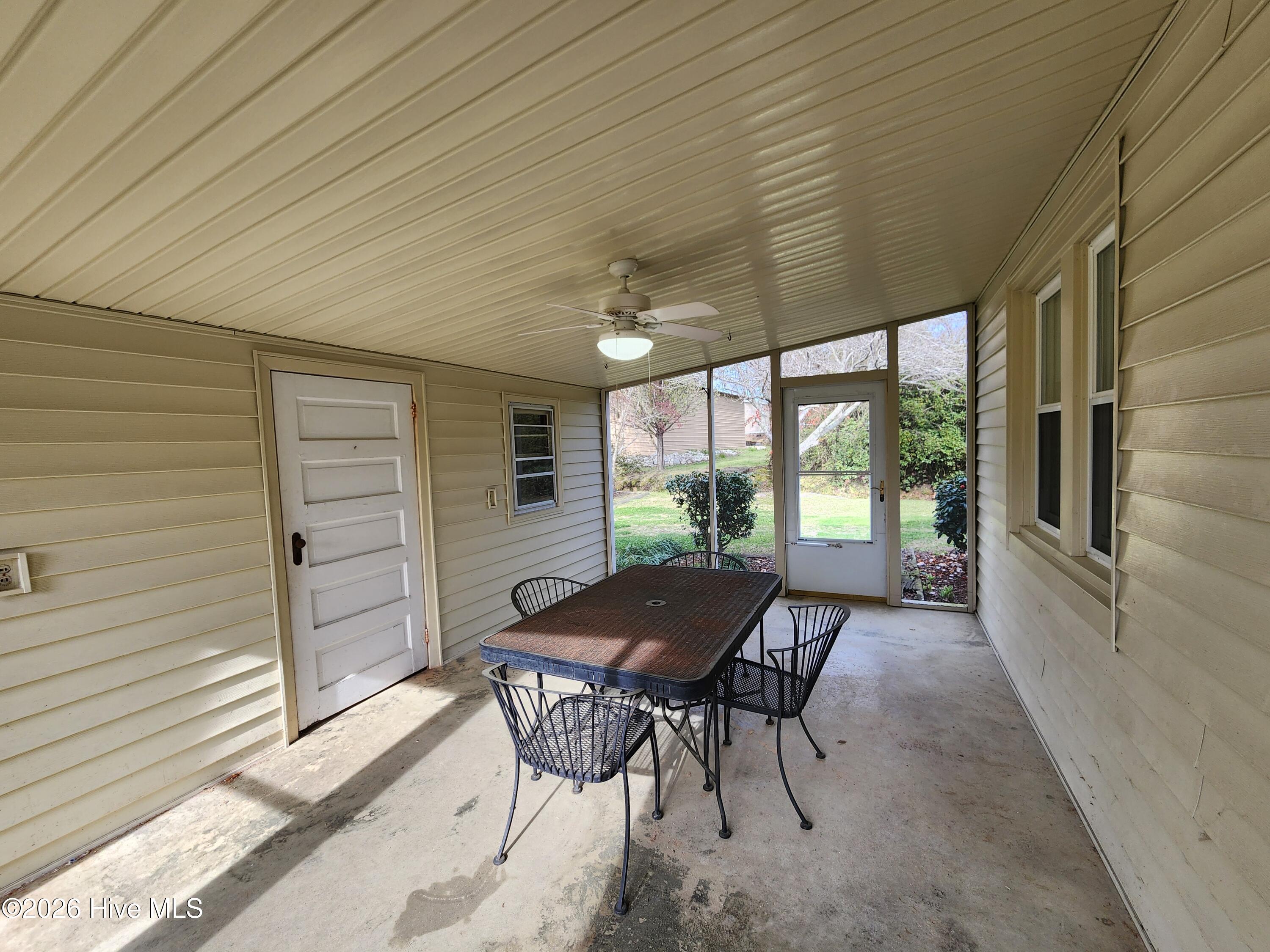 100561545 | Photo 19