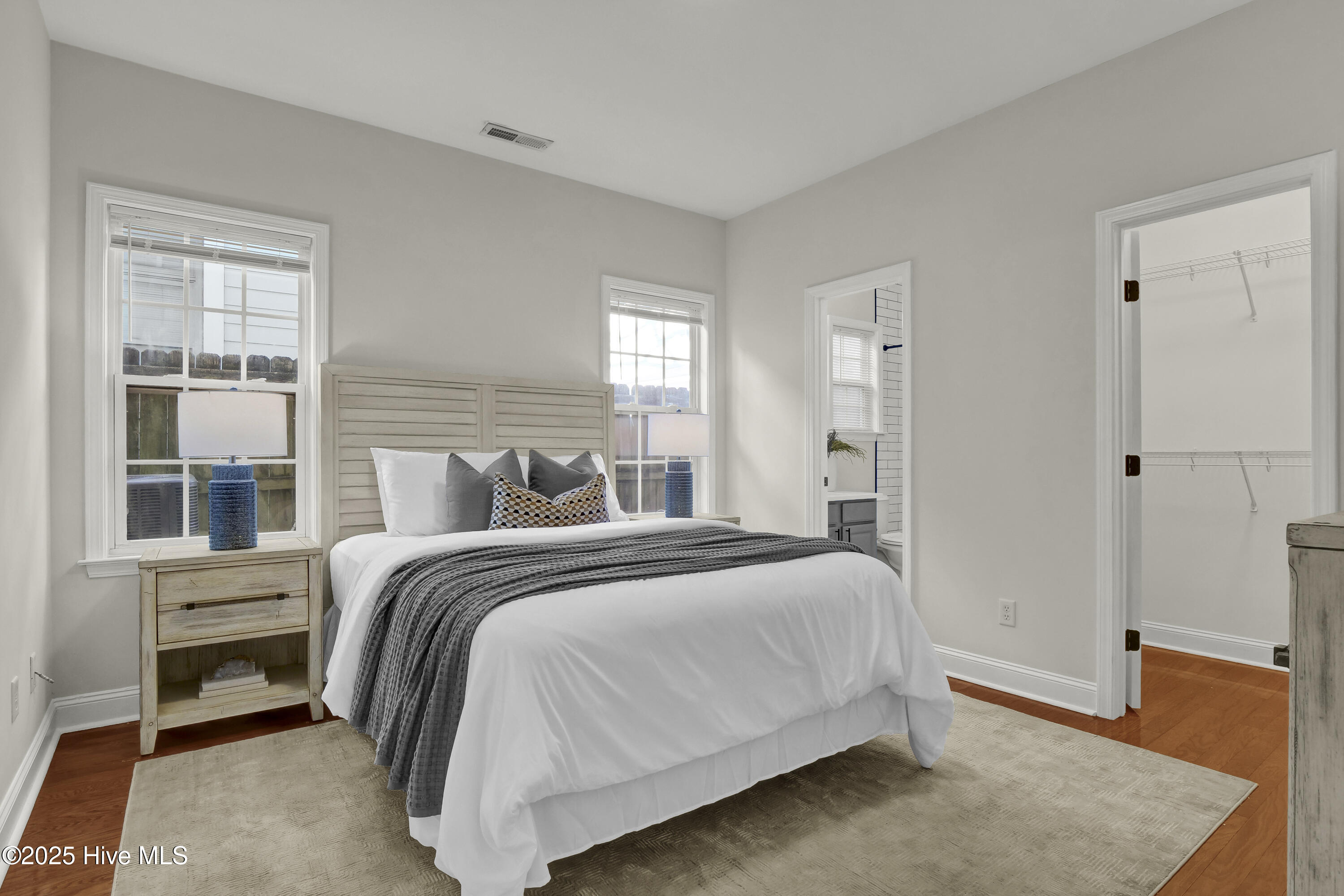 100563181 | Photo 14