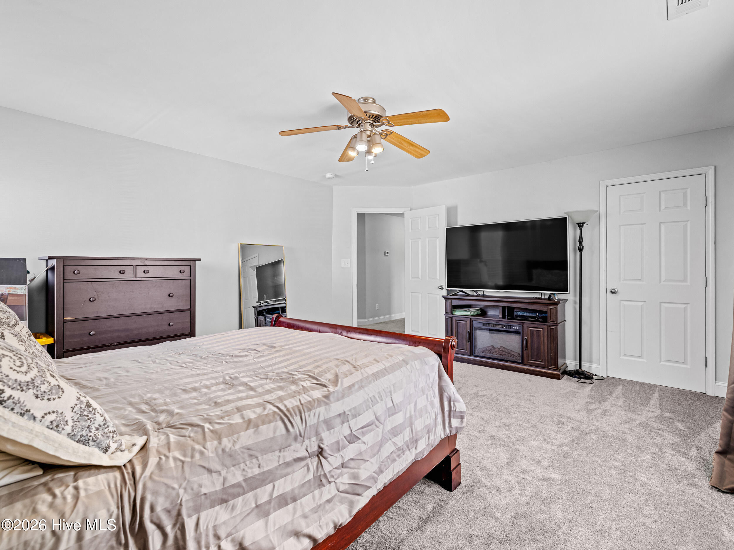 100566997 | Photo 38