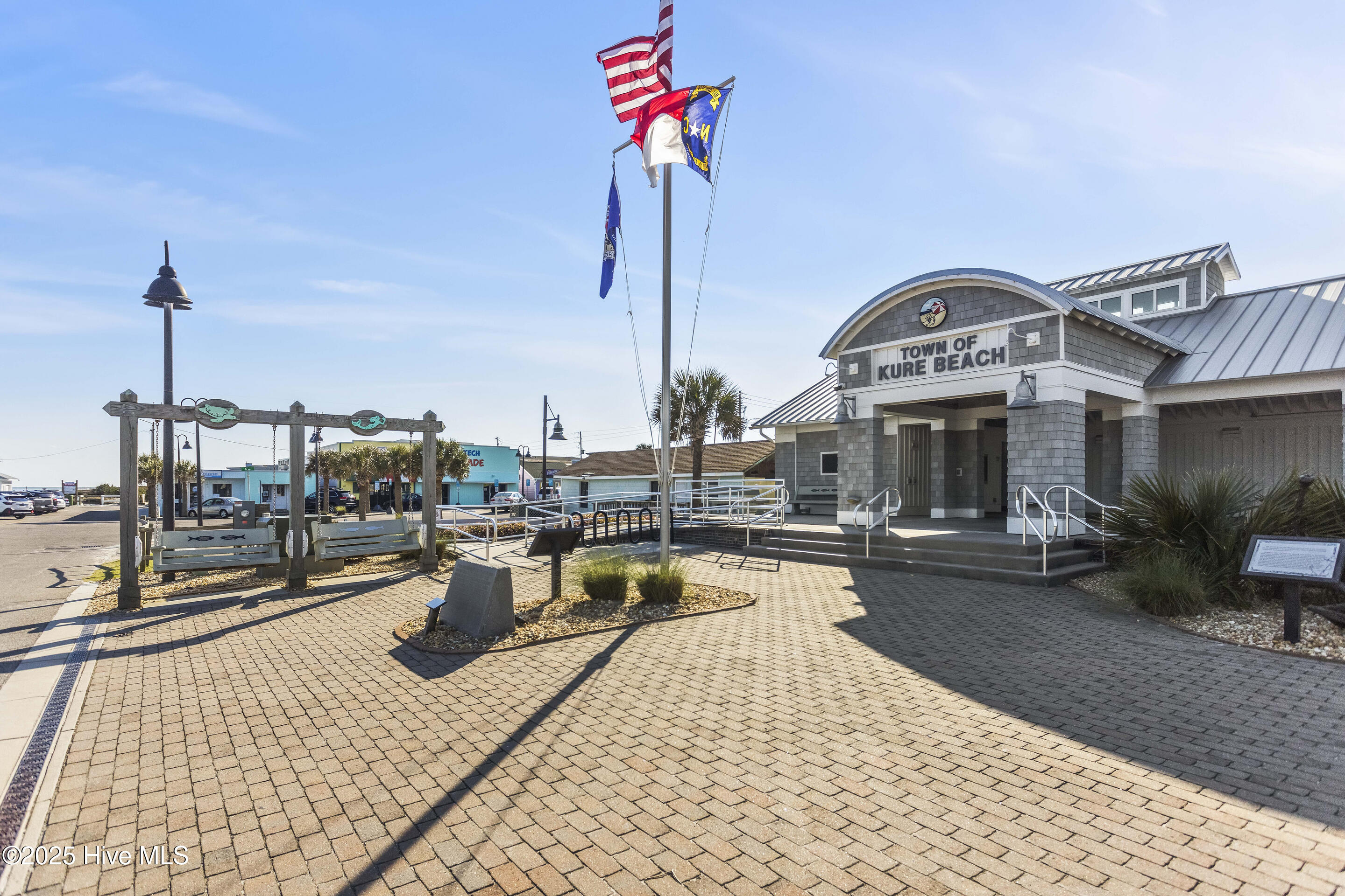 100564062 | Photo 35