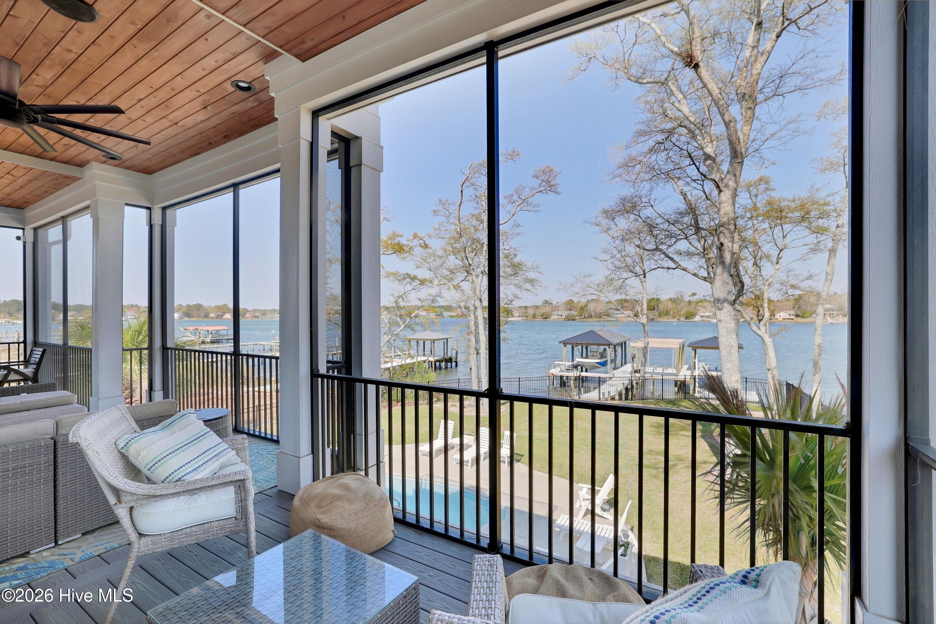 100564139 | Photo 22