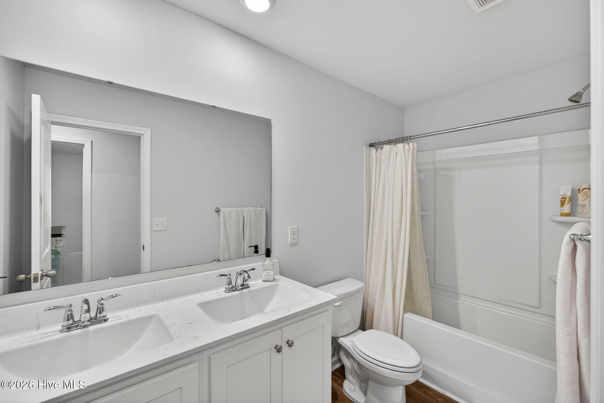 100570180 | Photo 34