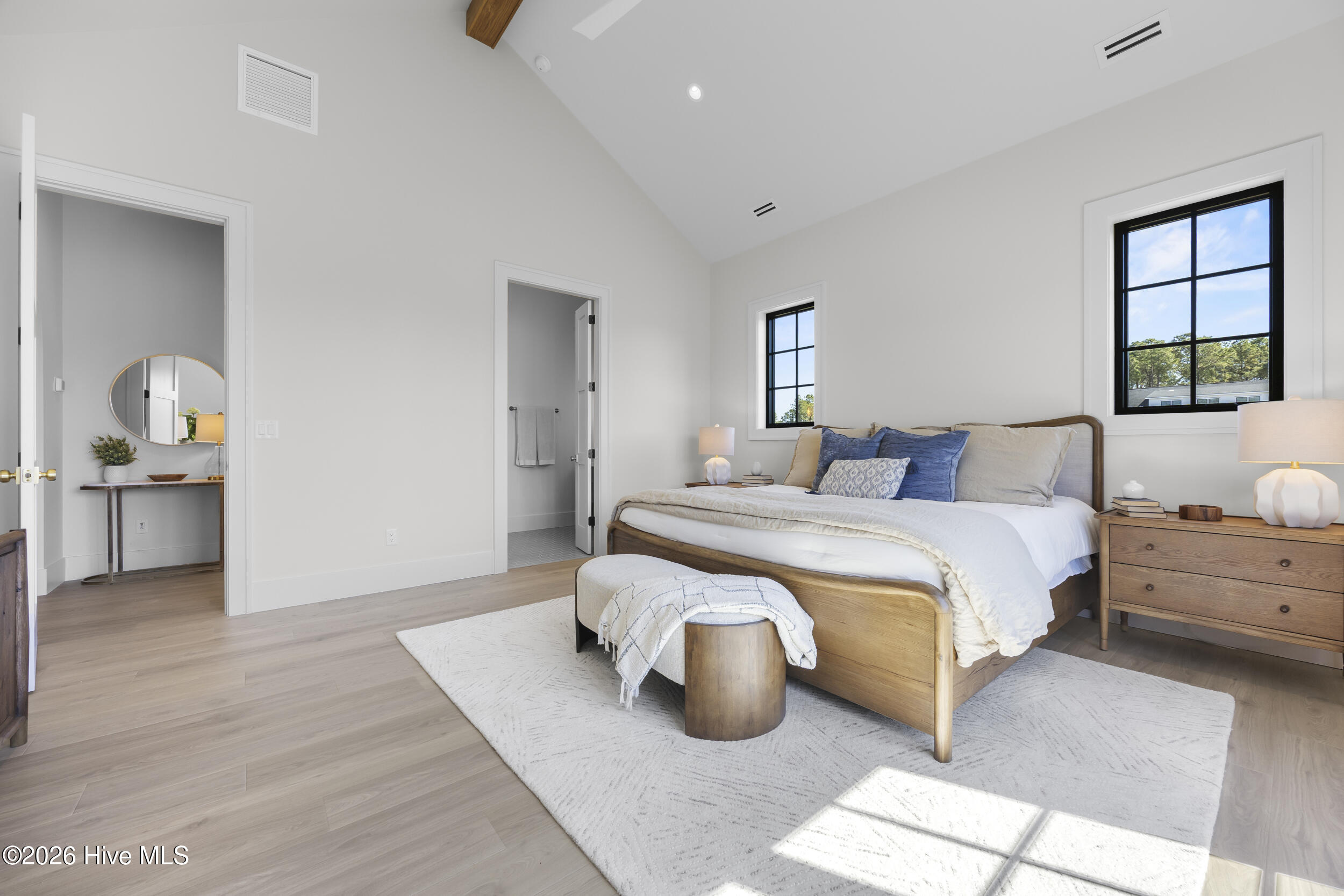 100561987 | Photo 19