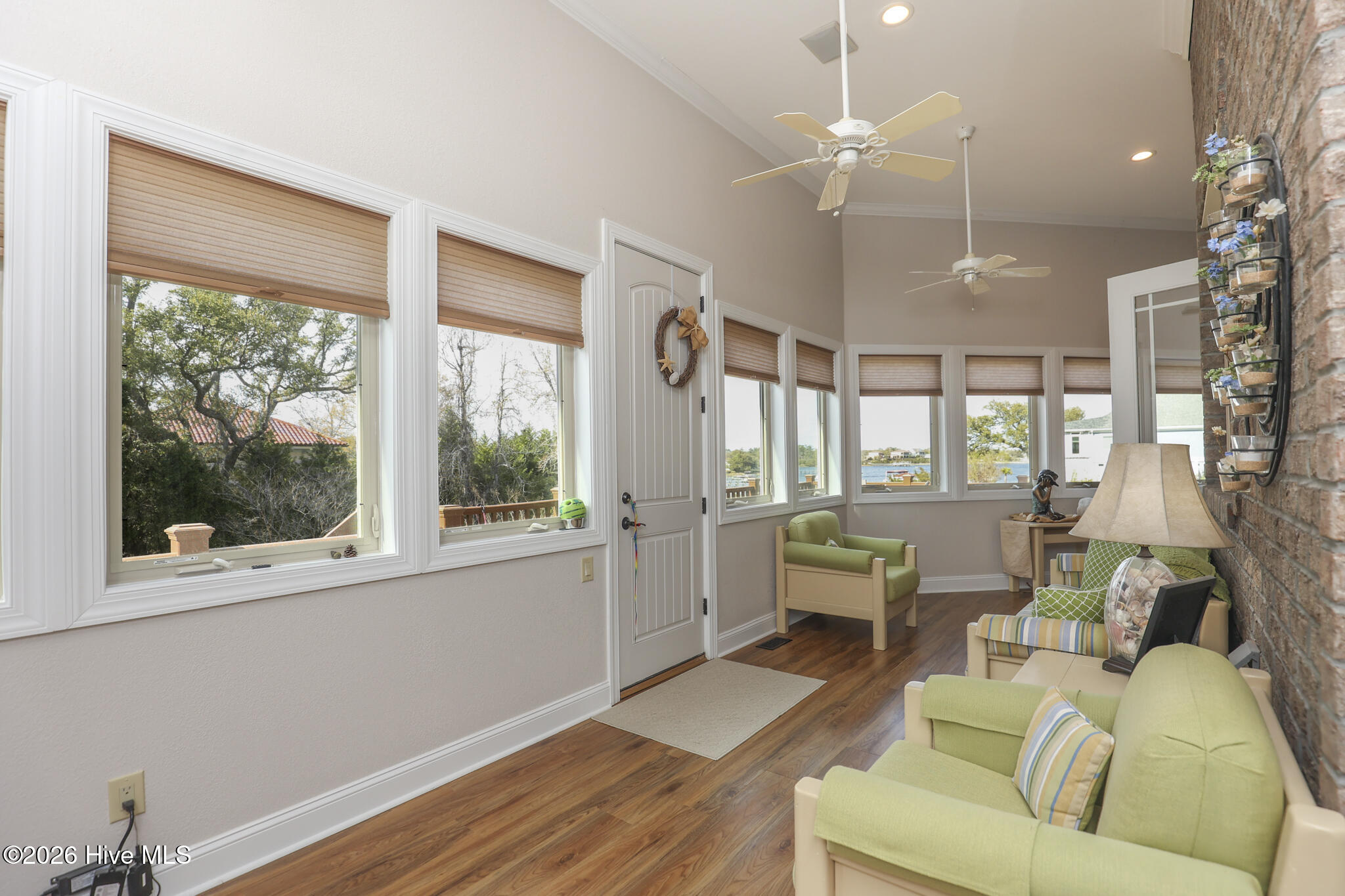 100564942 | Photo 108