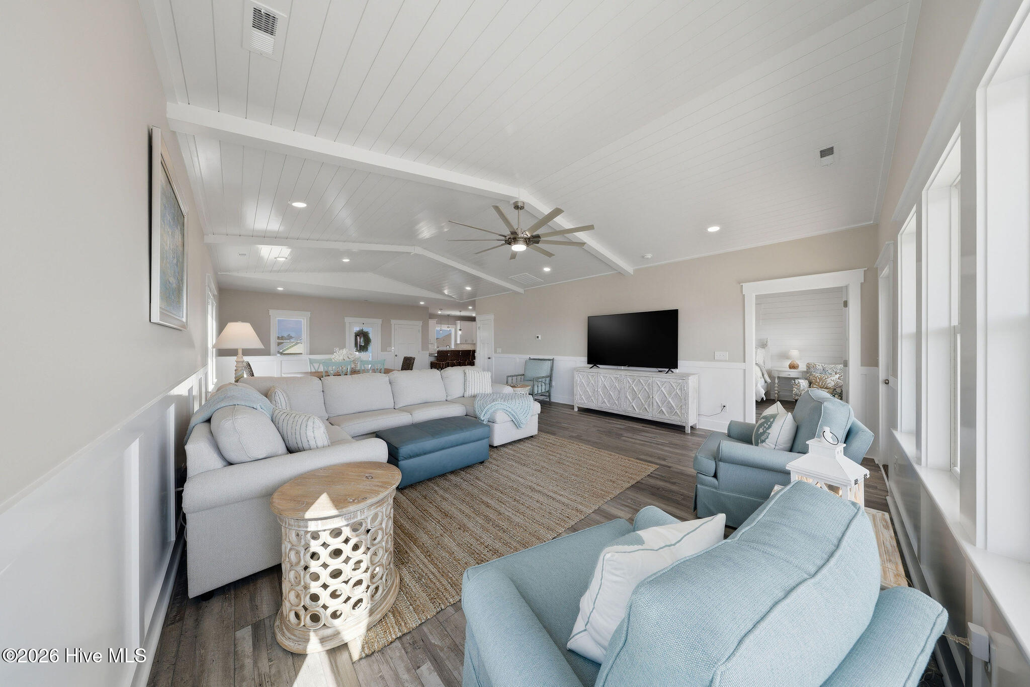 100559118 | Photo 22