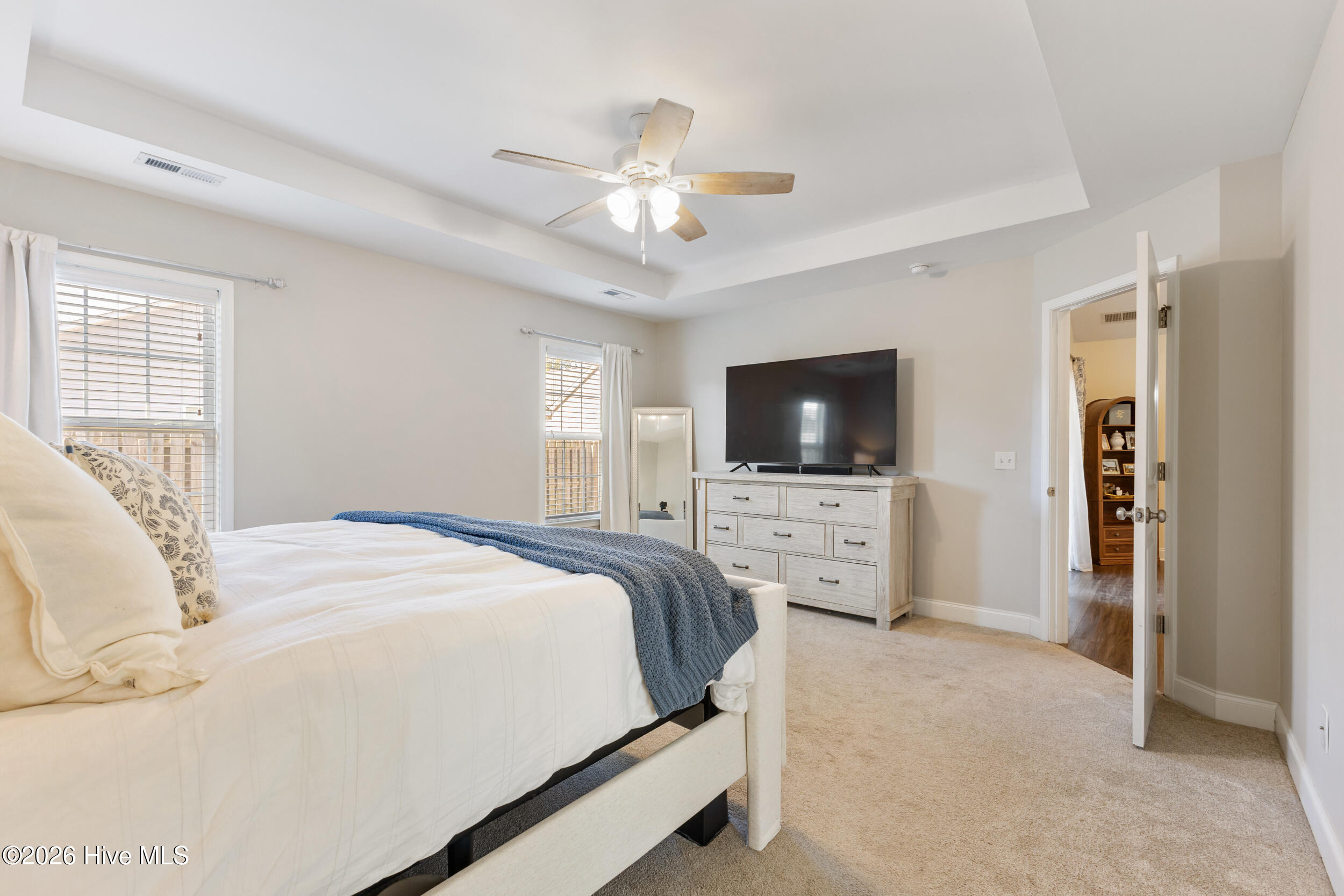 100557086 | Photo 22