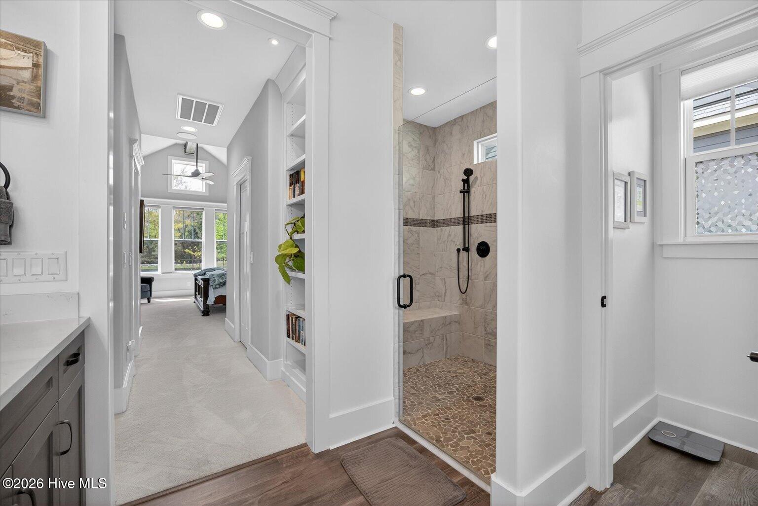 100566266 | Photo 37