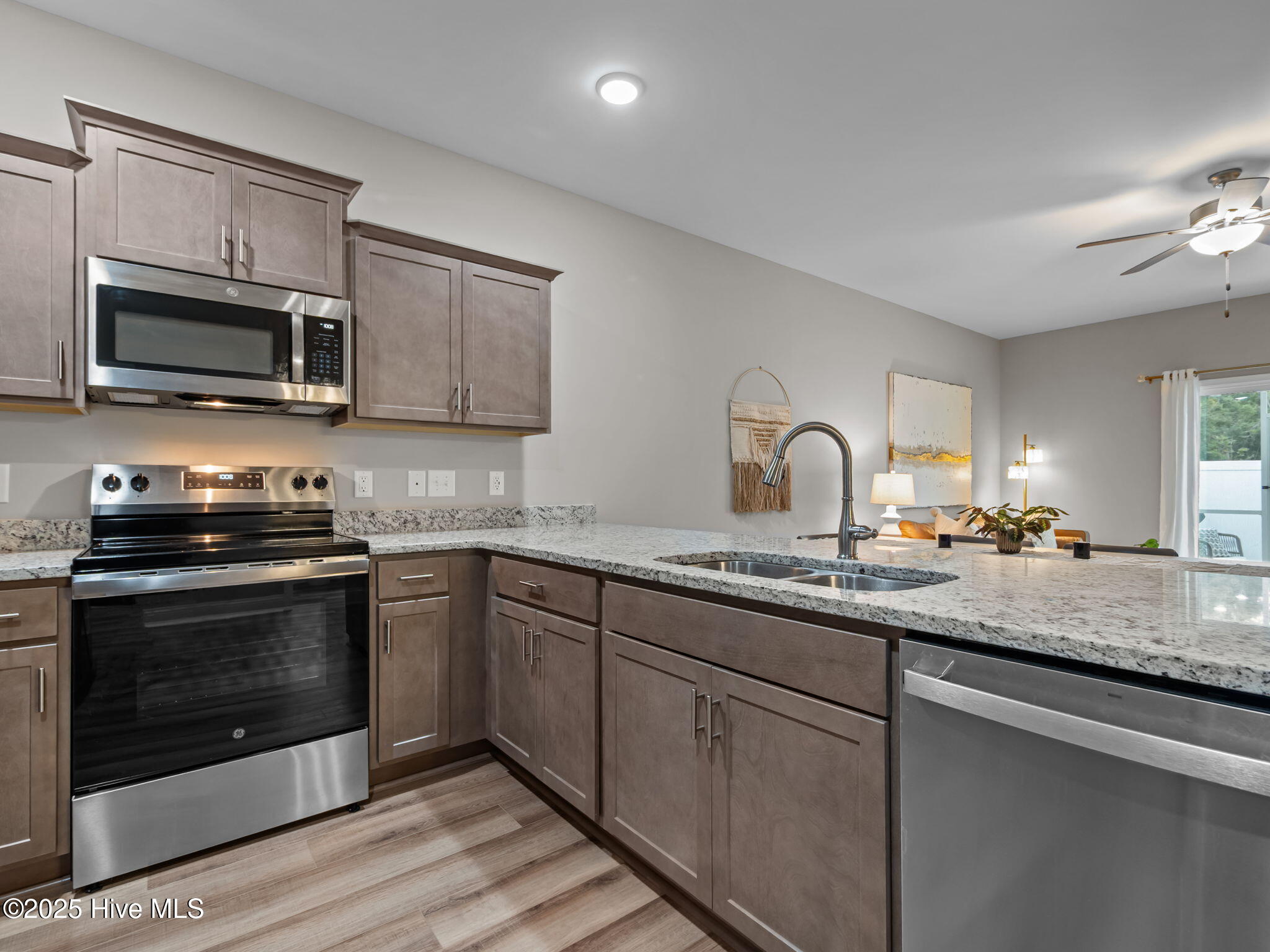 100530492 | Photo 20