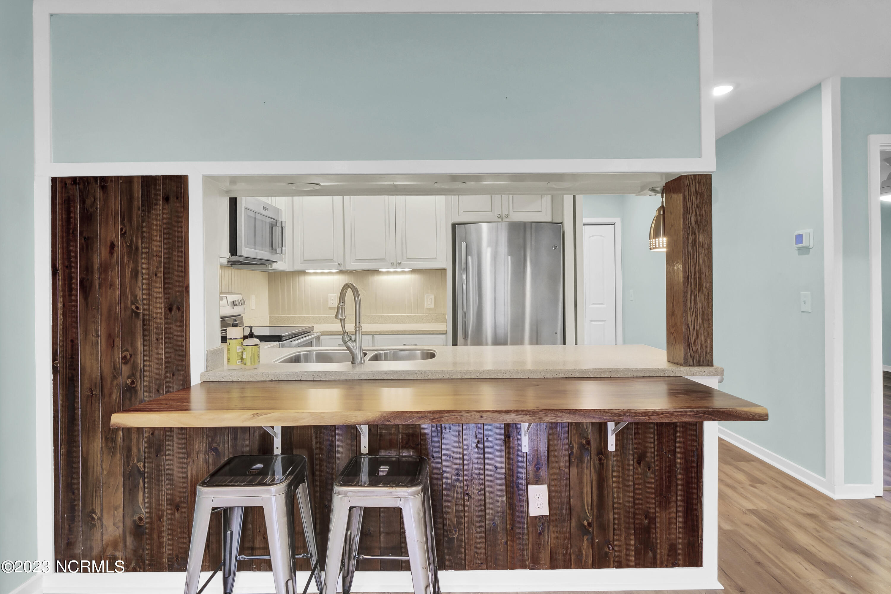 100560221 | Photo 10