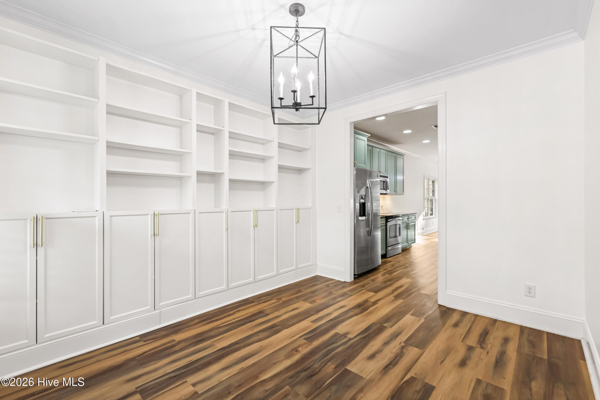 100547349 | Photo 22