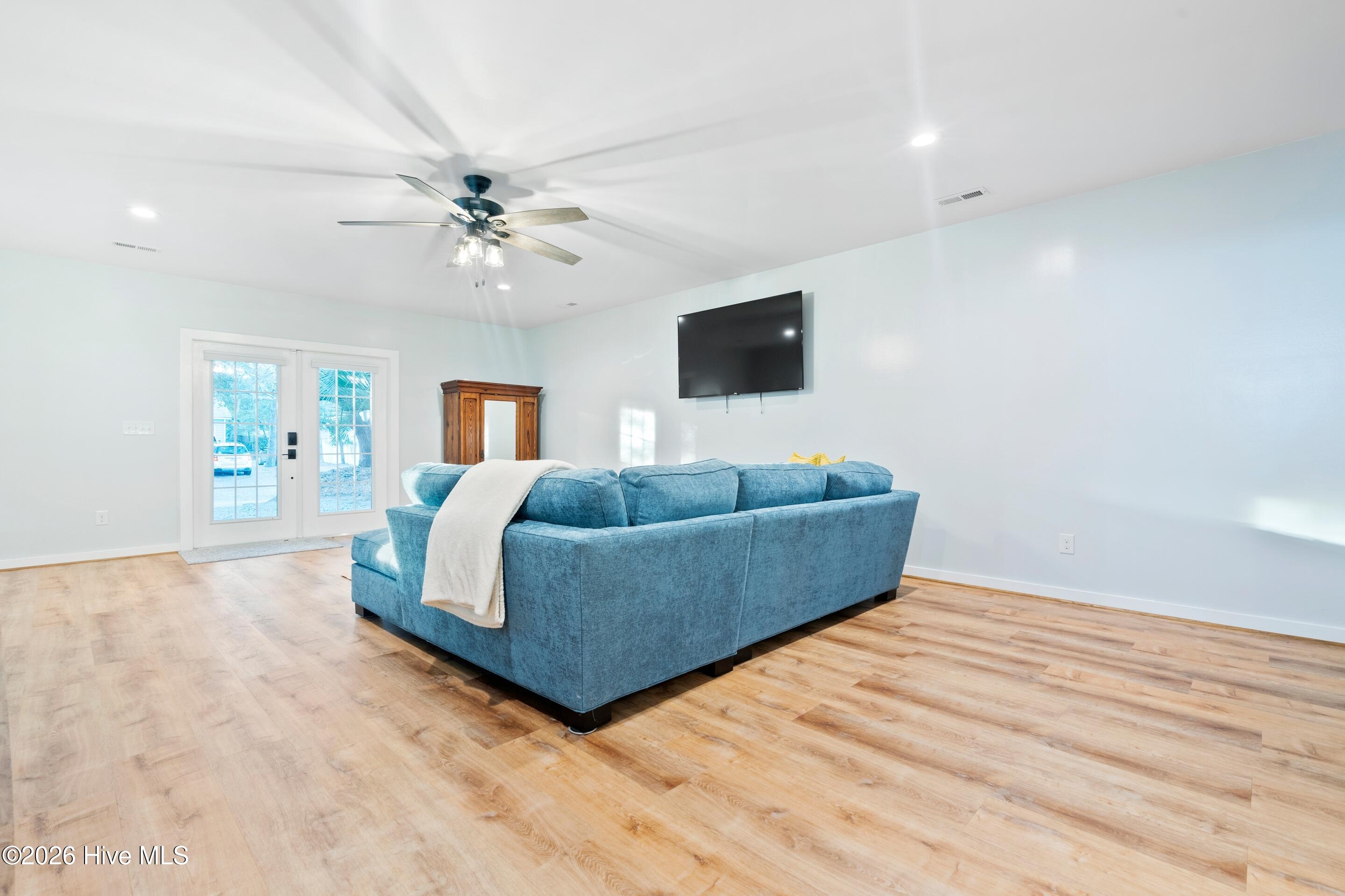 100549187 | Photo 68