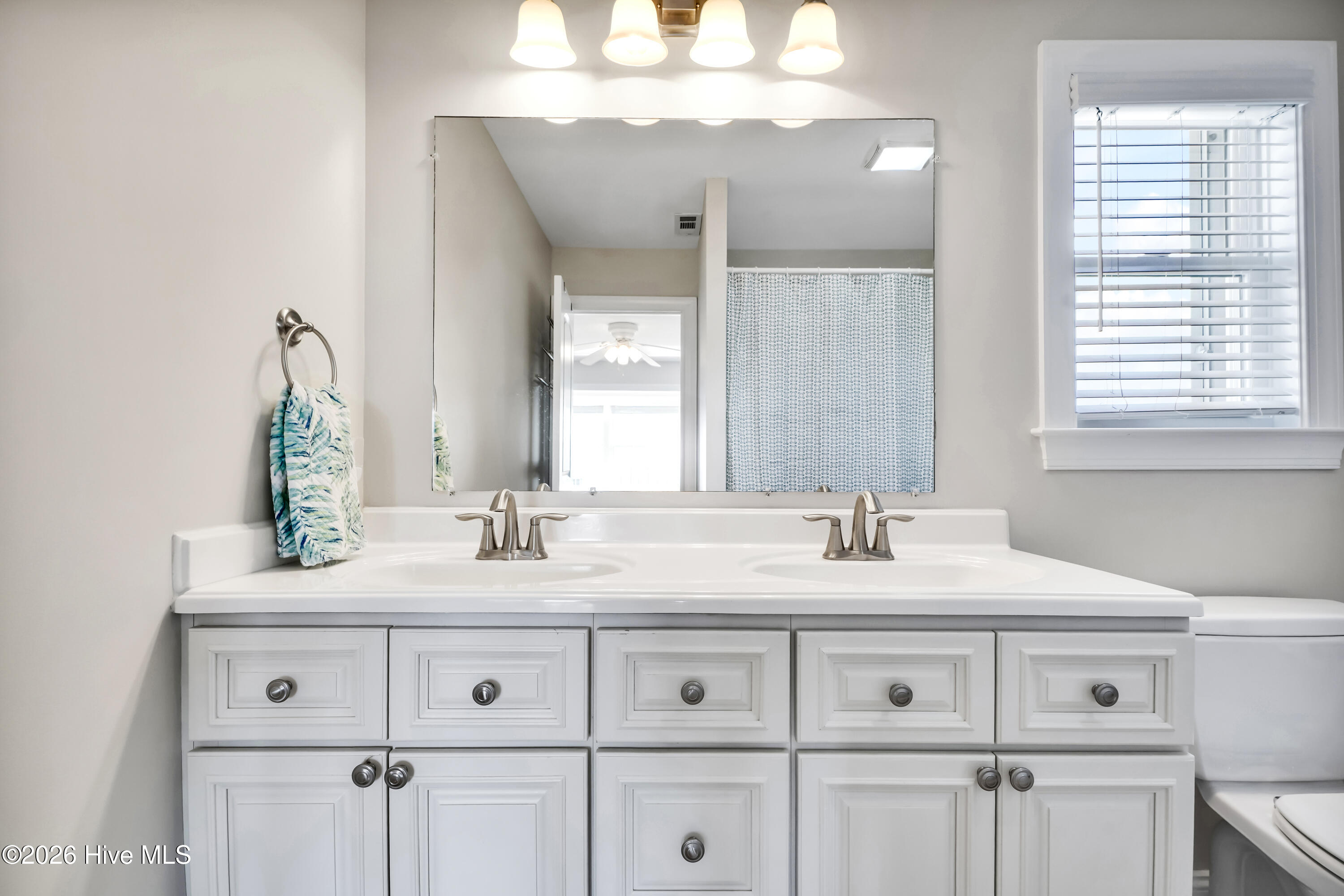 100559686 | Photo 33