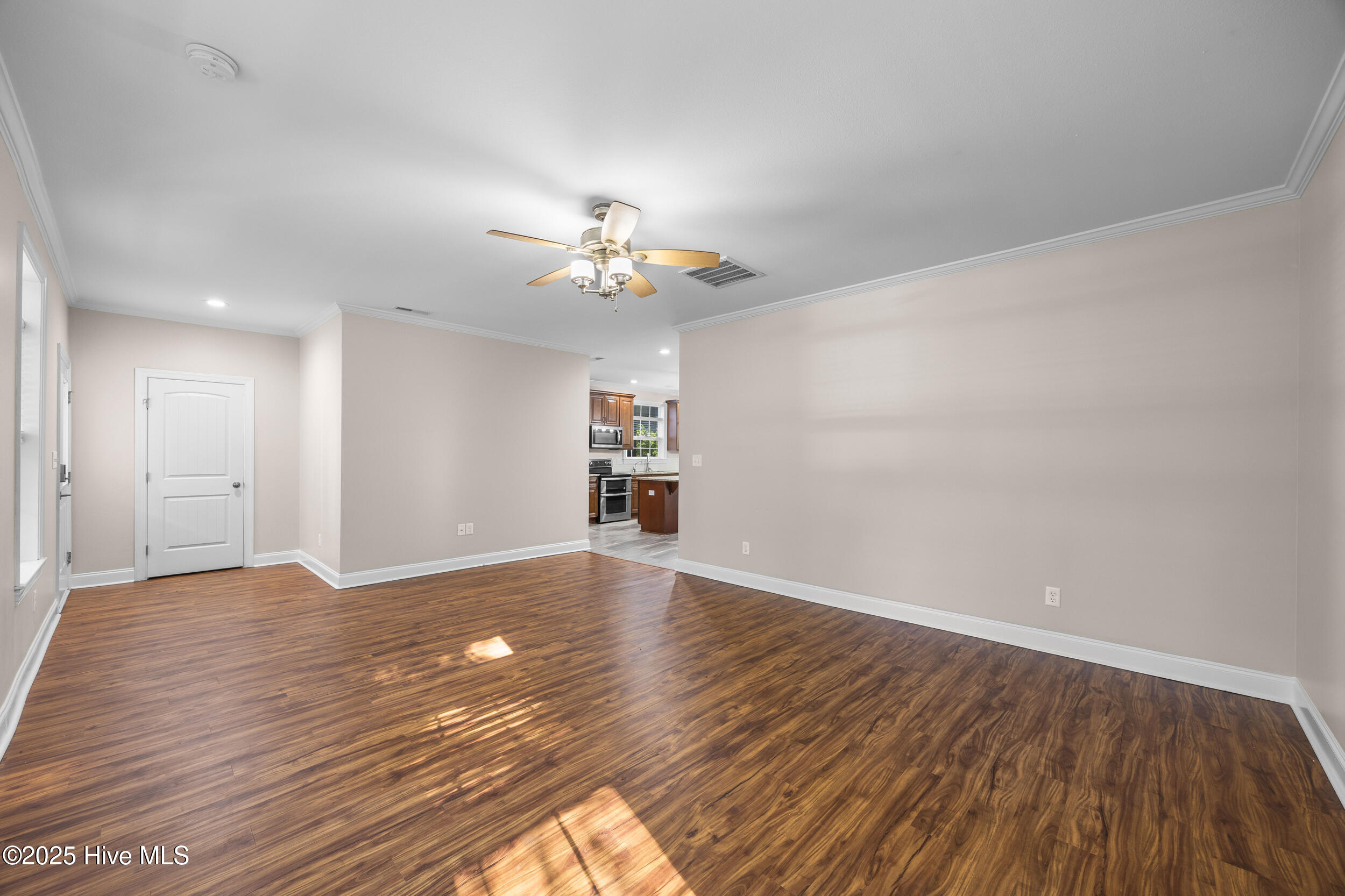 100528146 | Photo 11