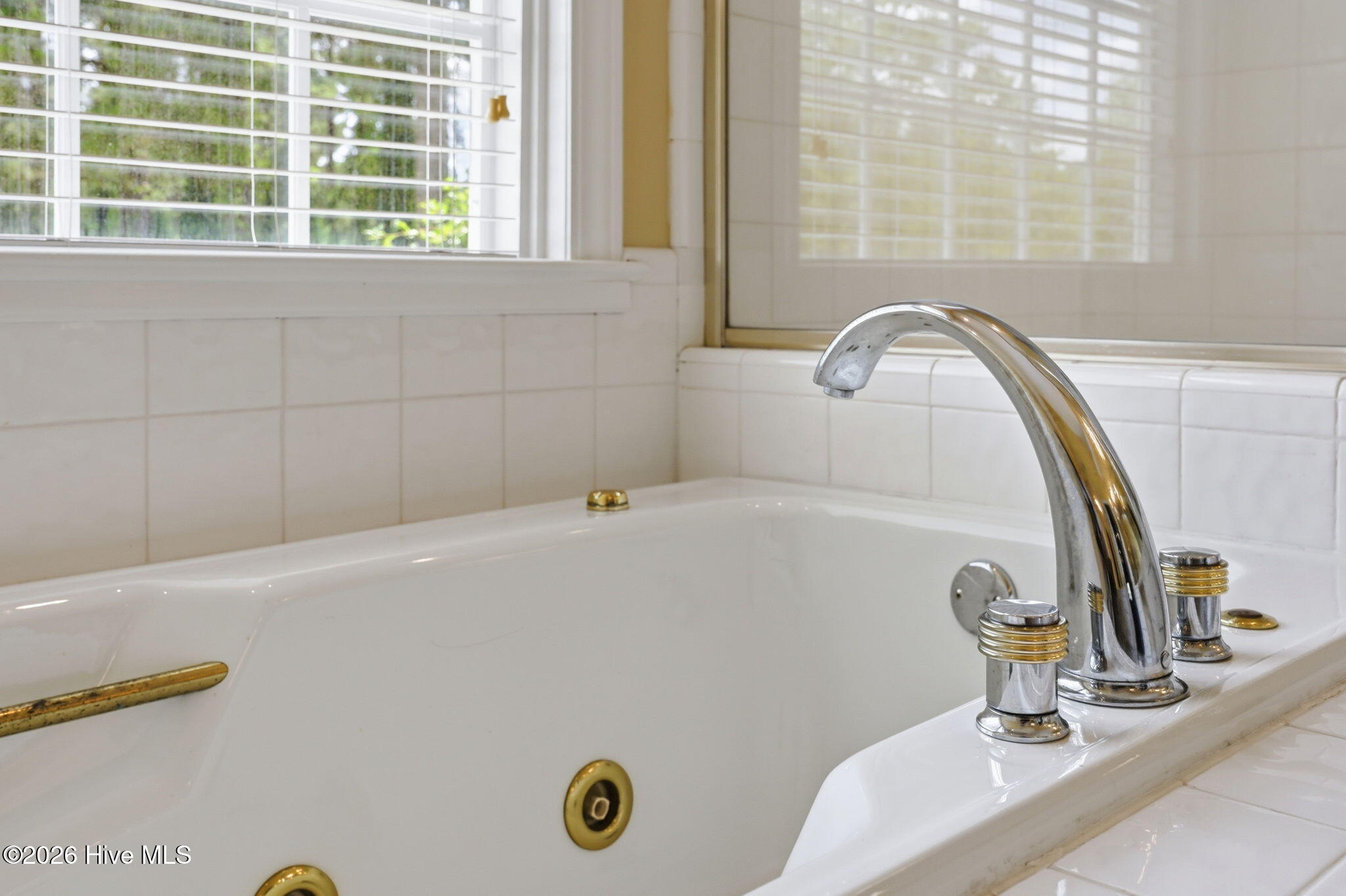 tiled , jetted tub