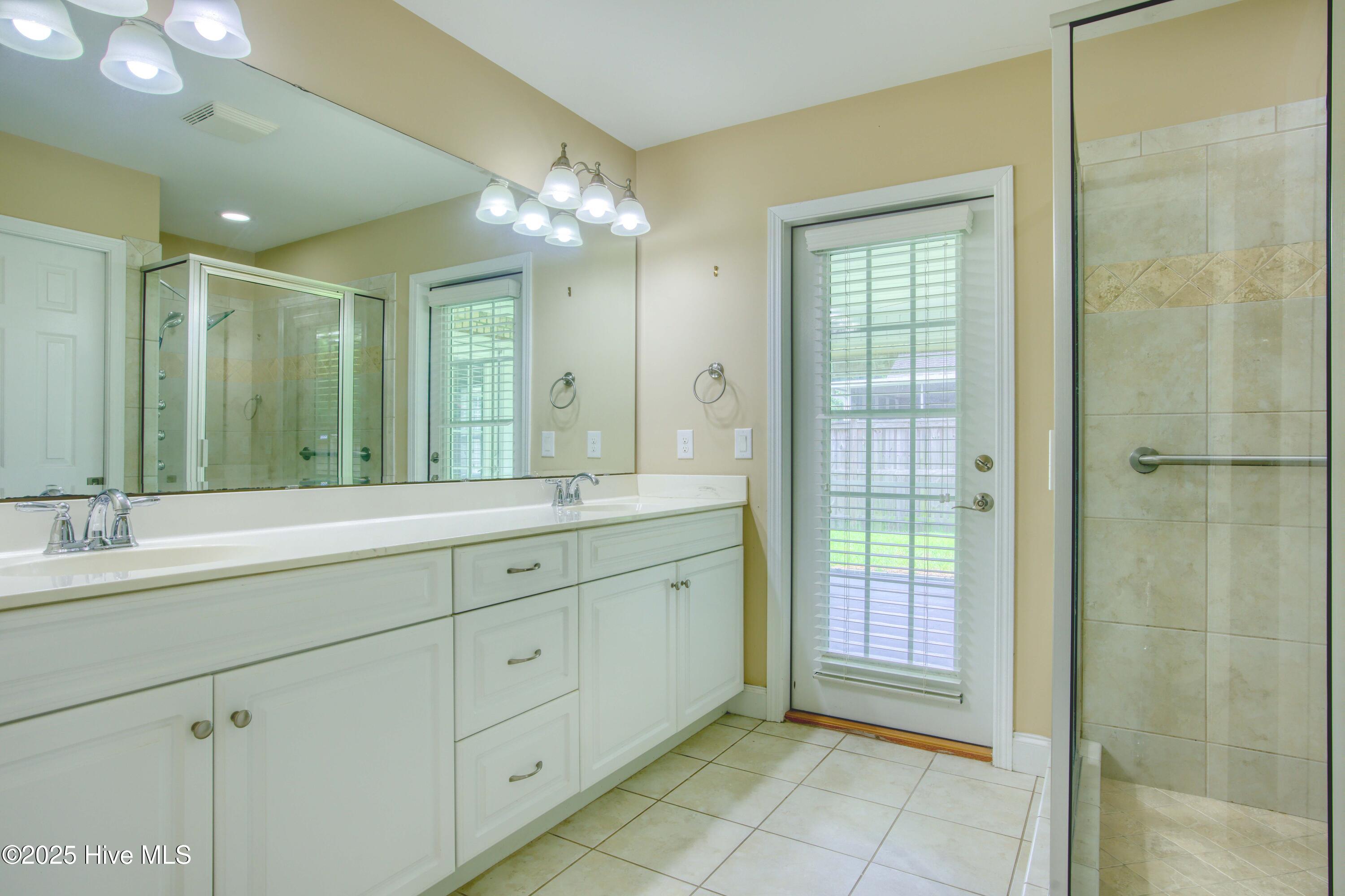 100520505 | Photo 19