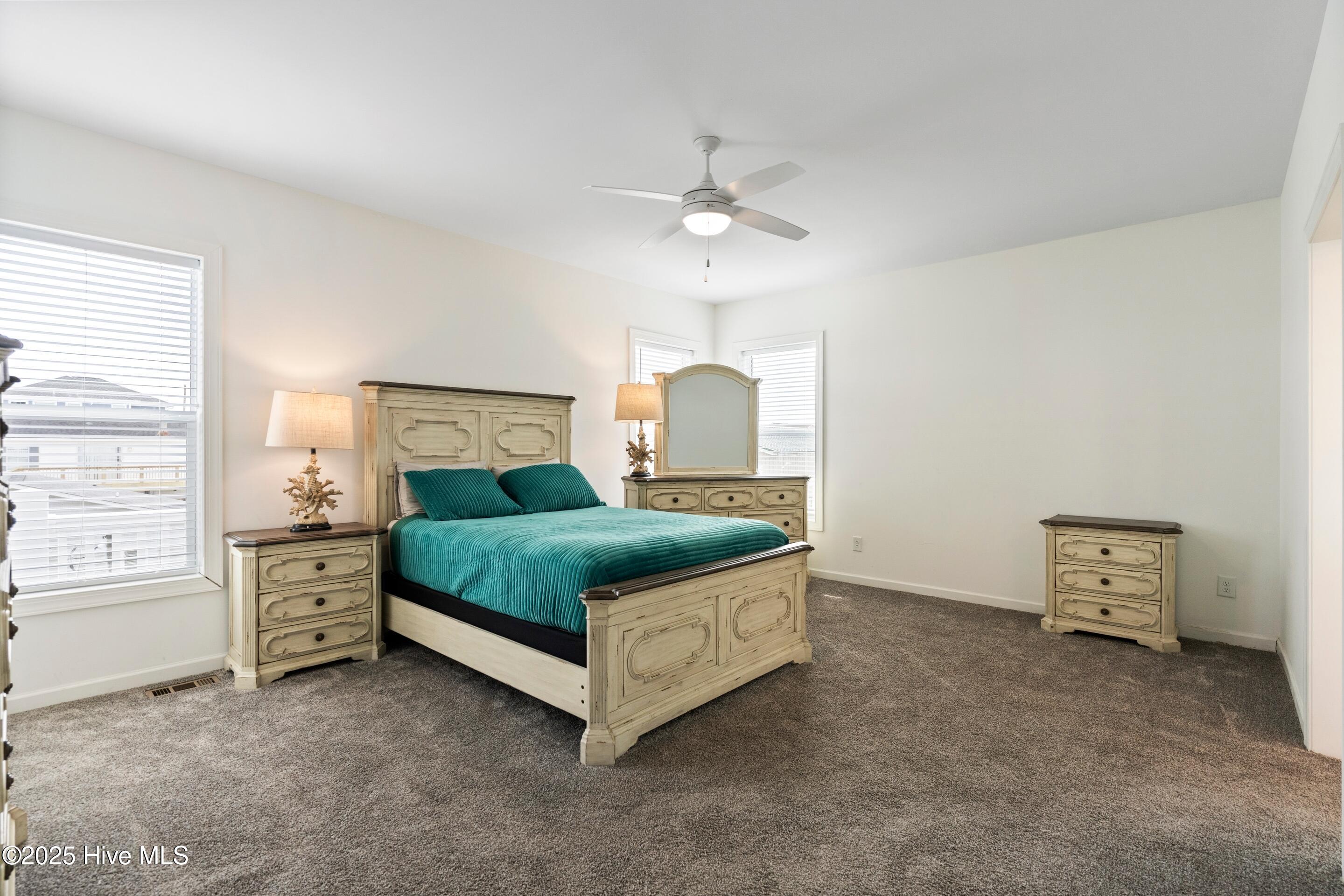 100542826 | Photo 33