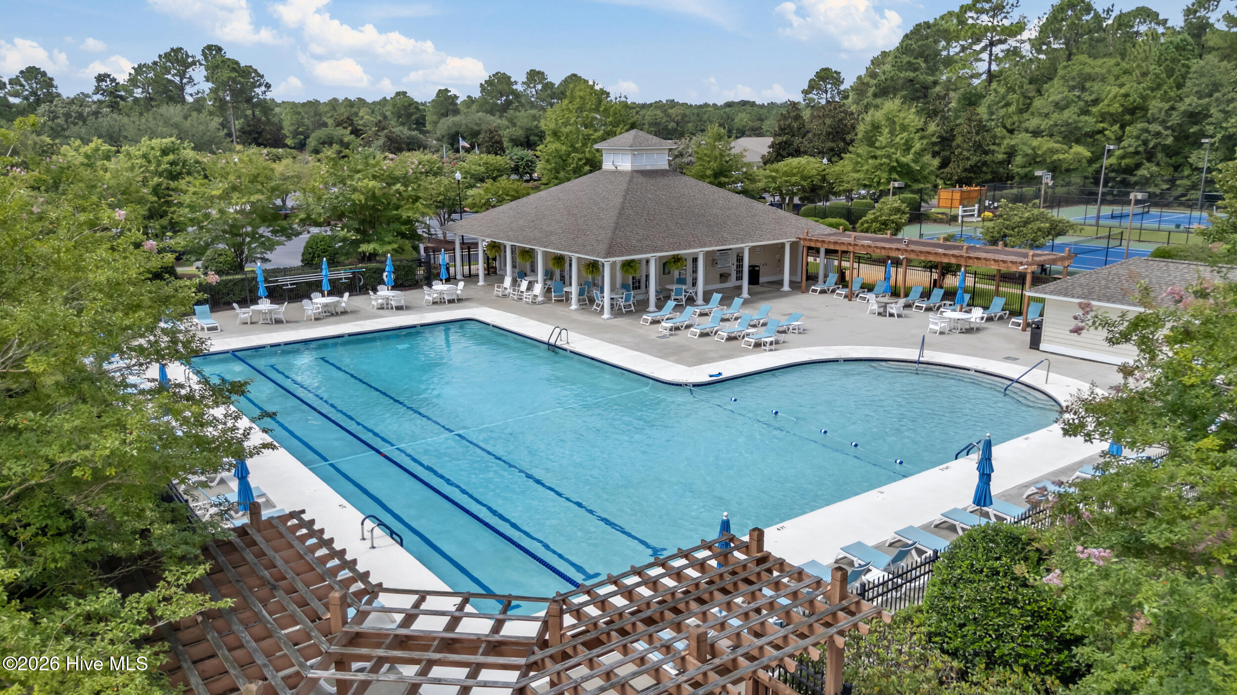 100564040 | Photo 53