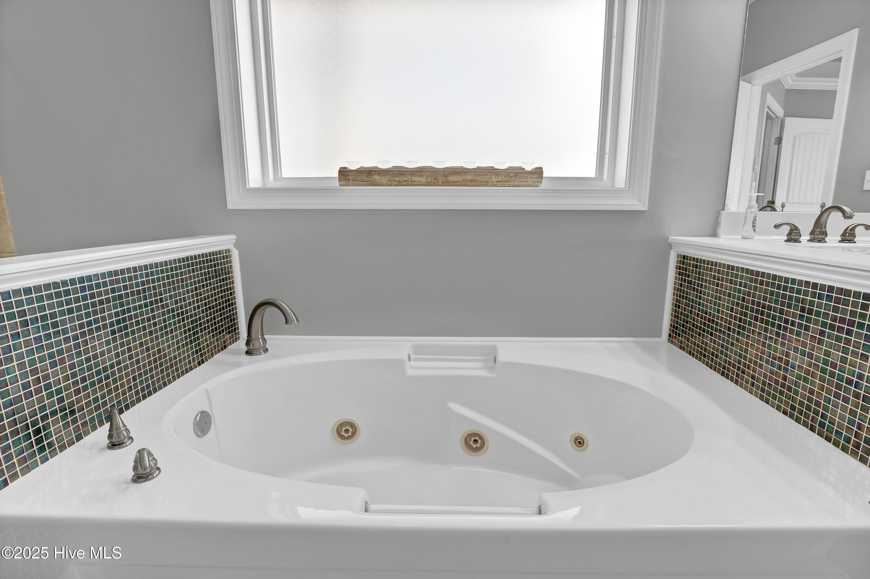 100538324 | Photo 31