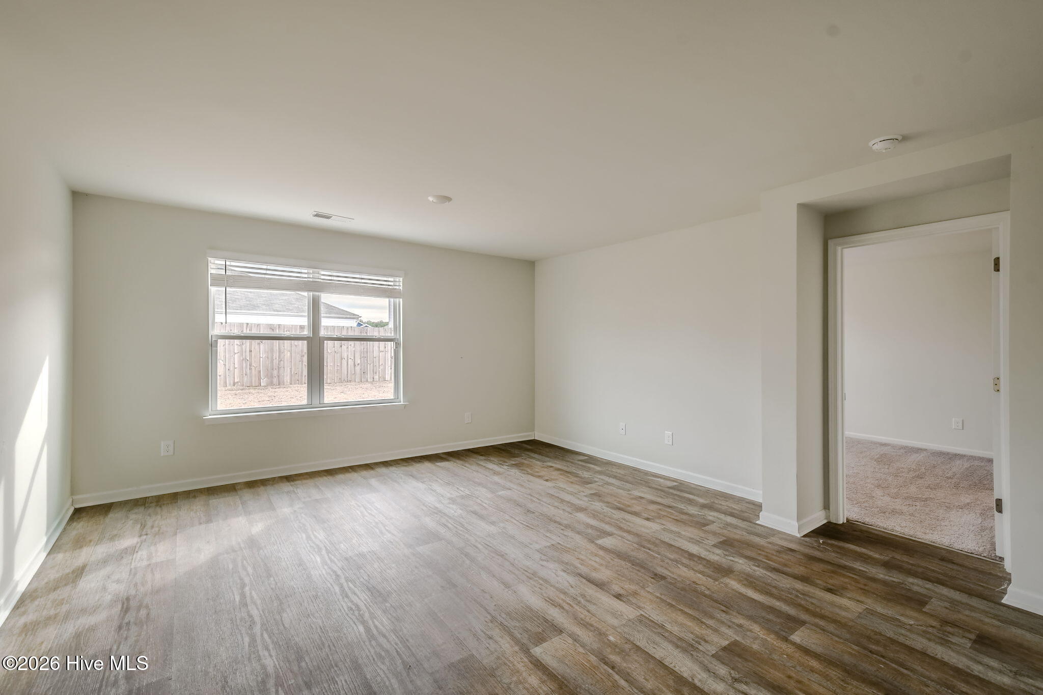 100552347 | Photo 10