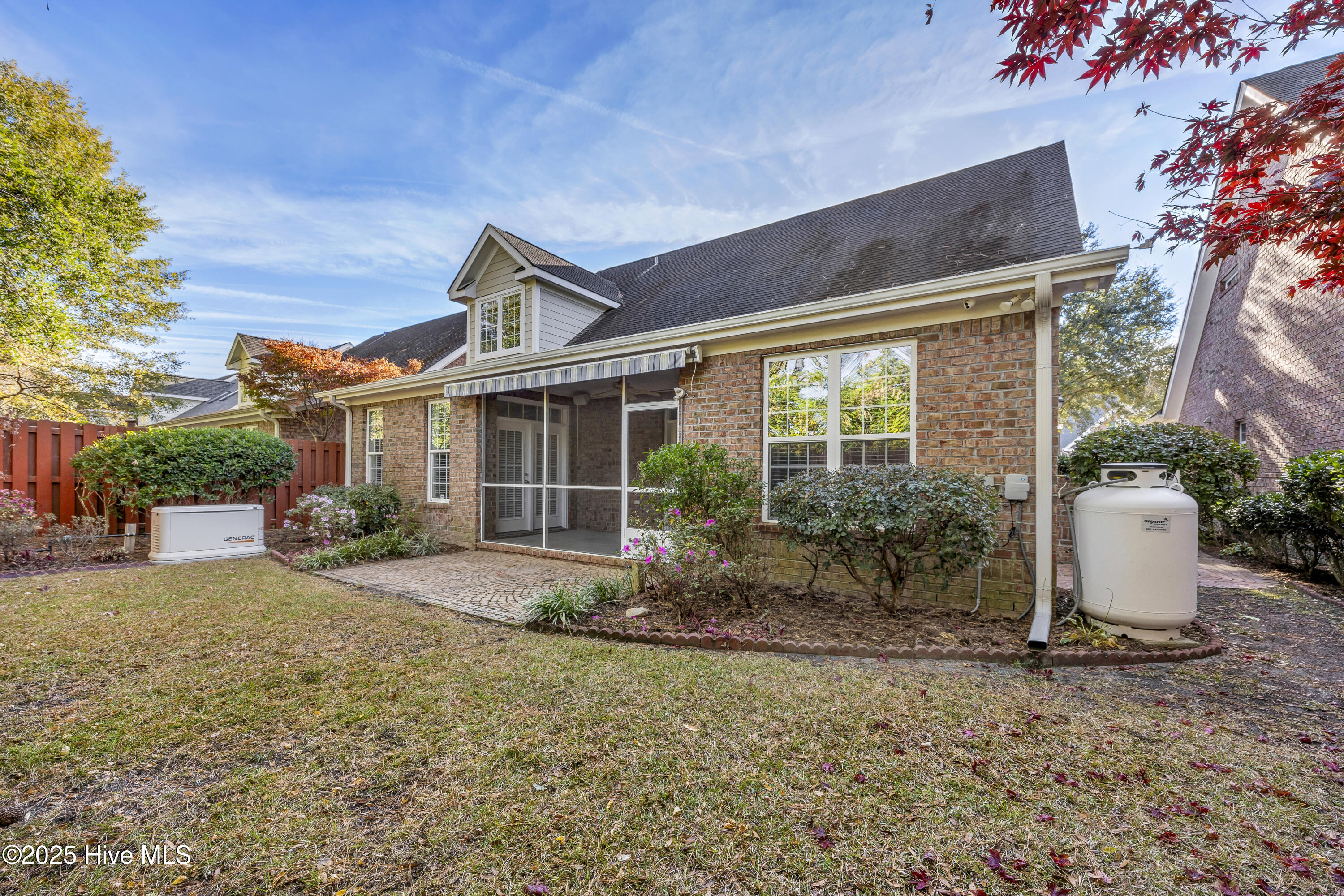 100543175 | Photo 27