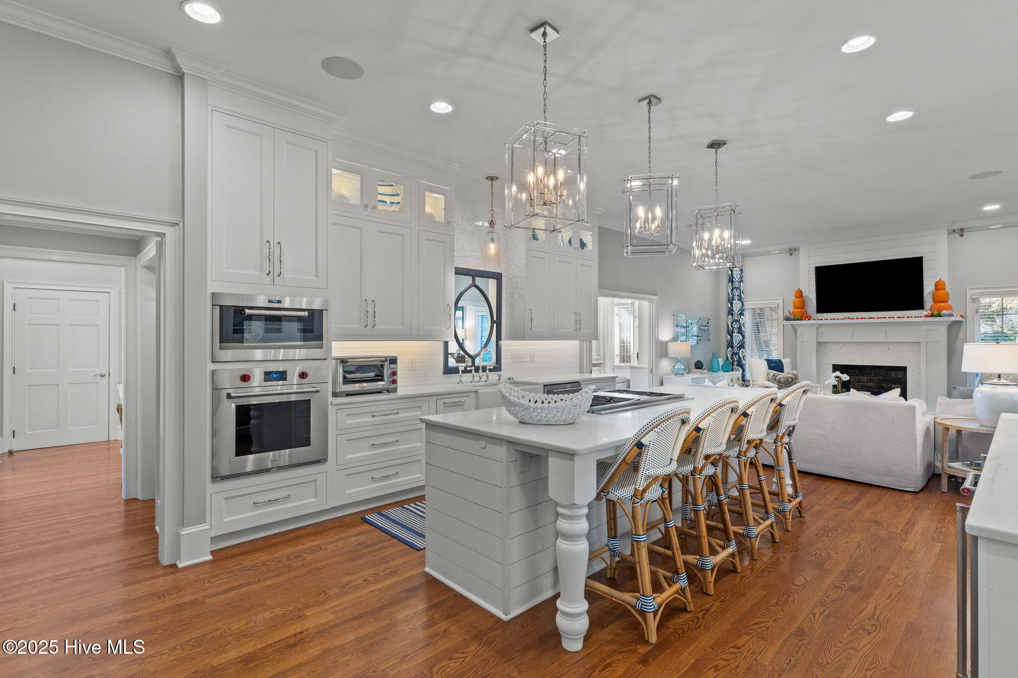 100537269 | Photo 30