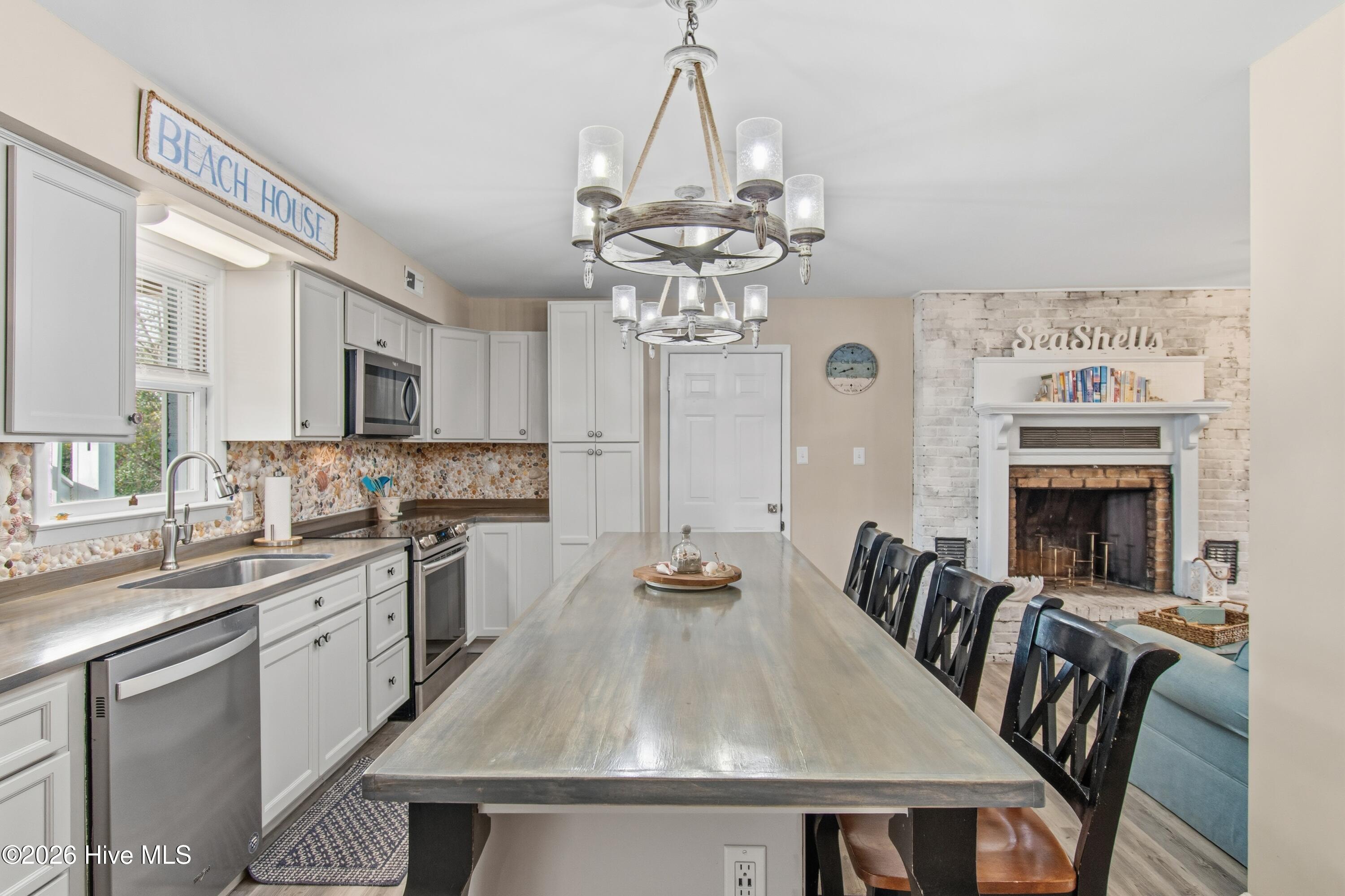 100549205 | Photo 18