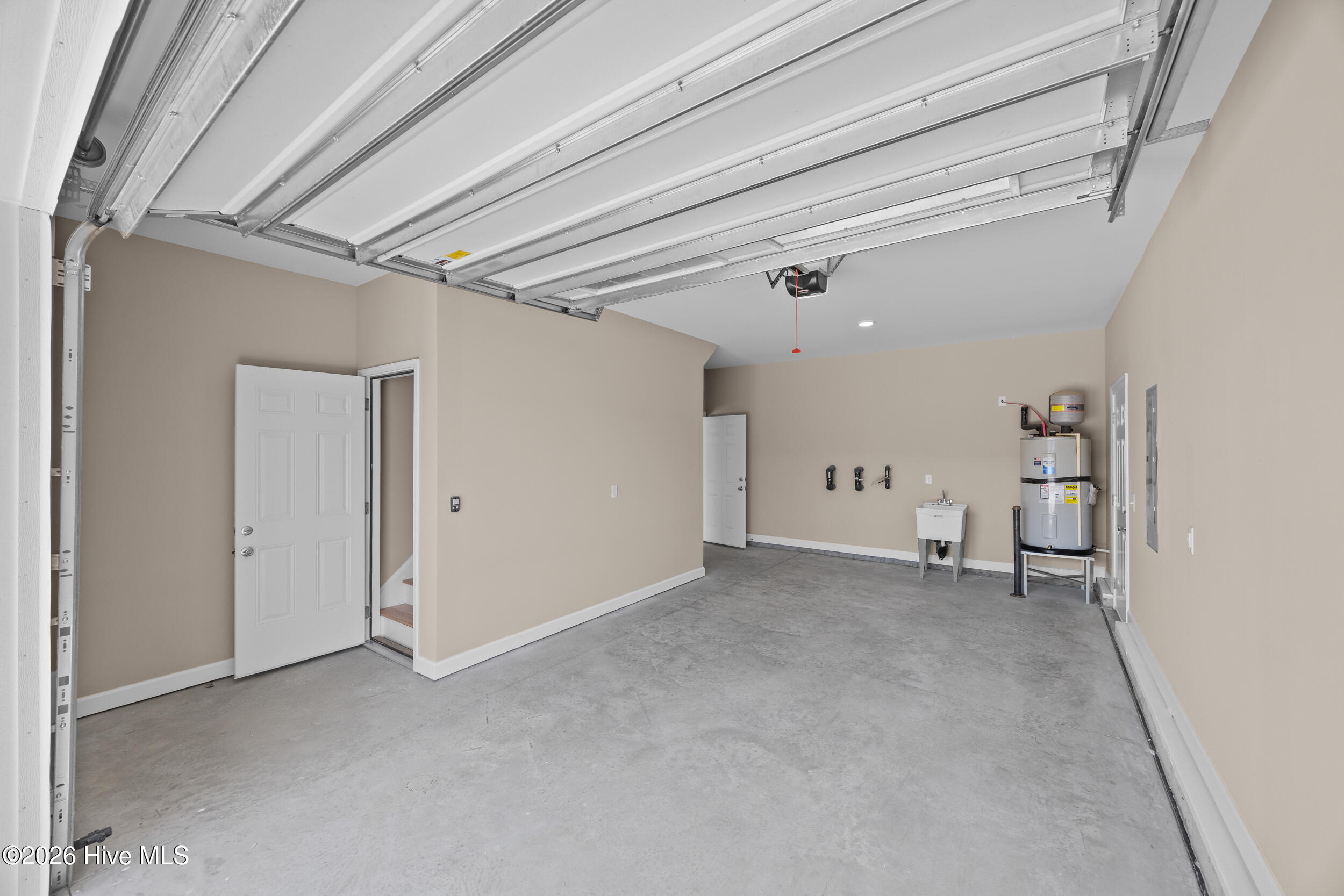 100545866 | Photo 38