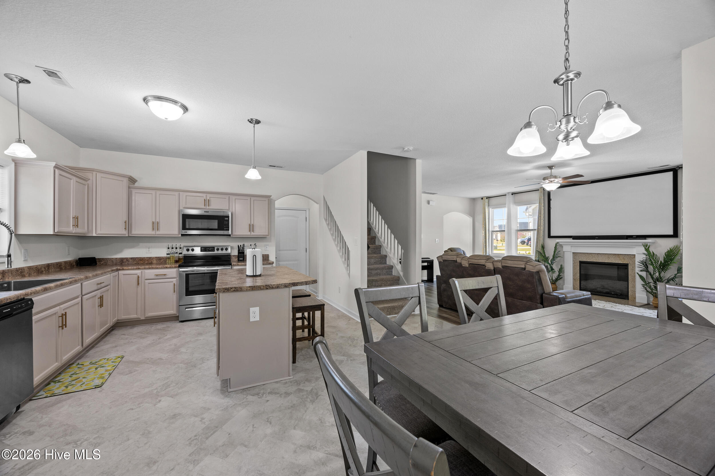 100566165 | Photo 13