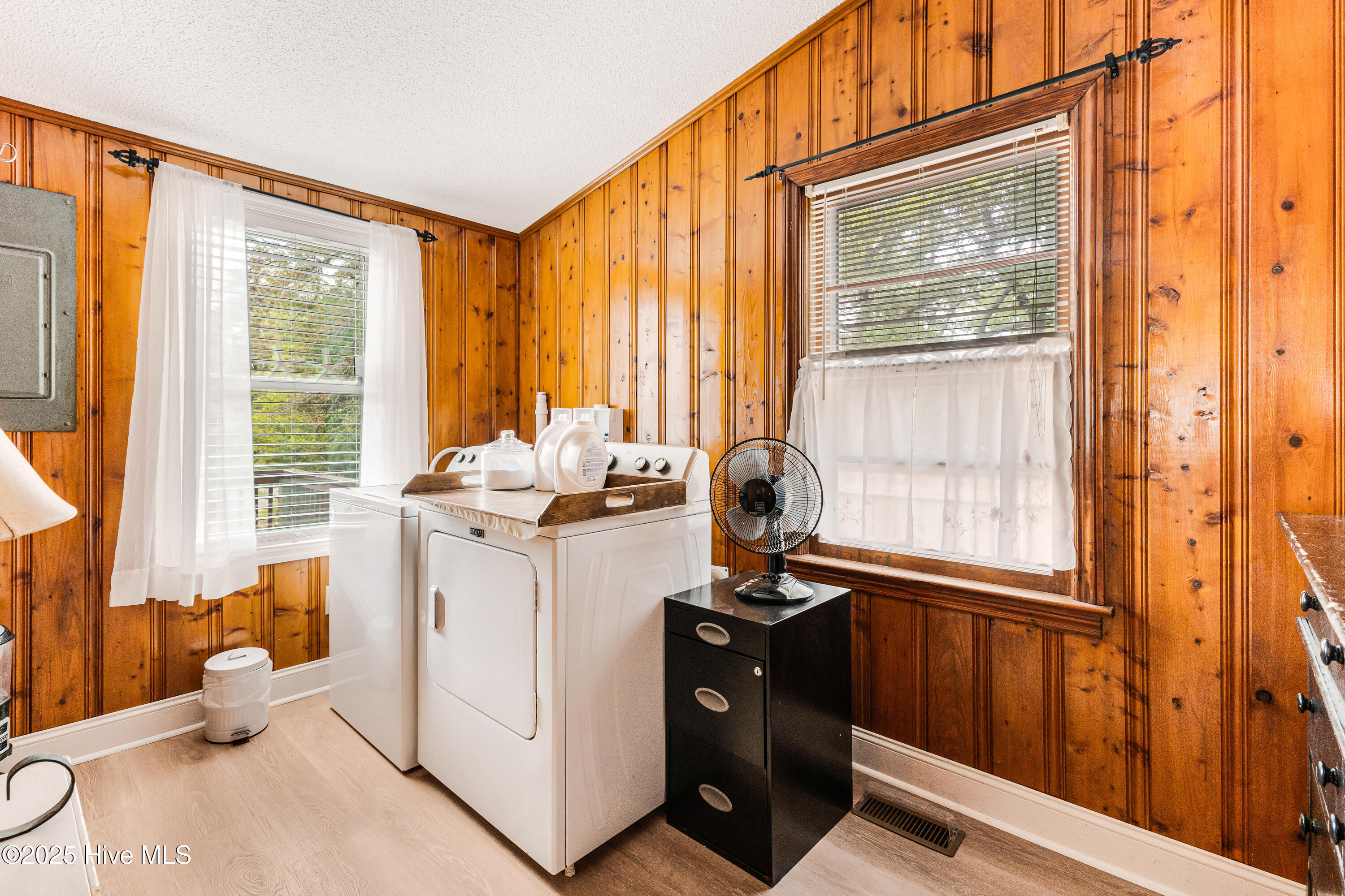 100533103 | Photo 24