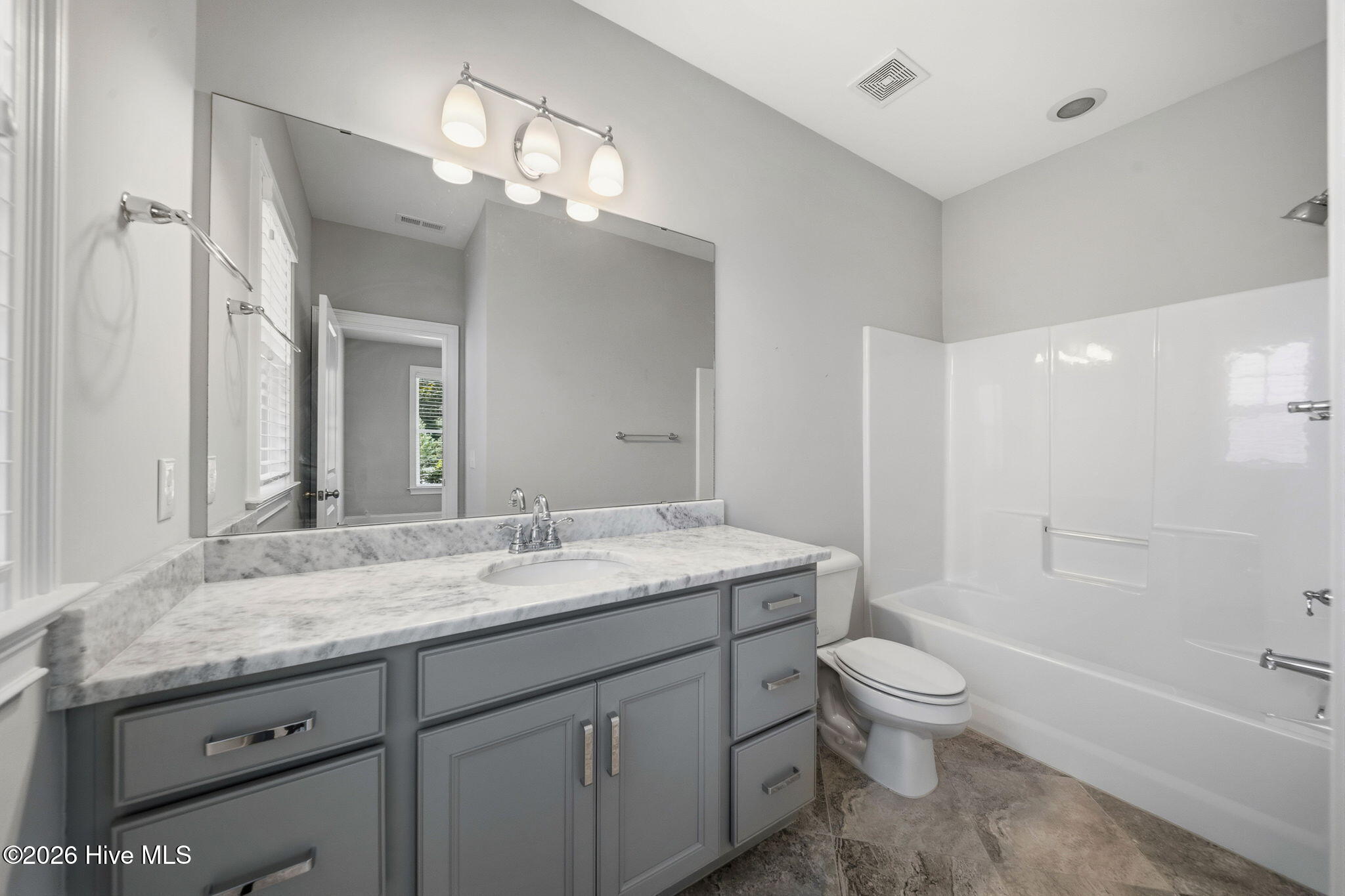 100567519 | Photo 36