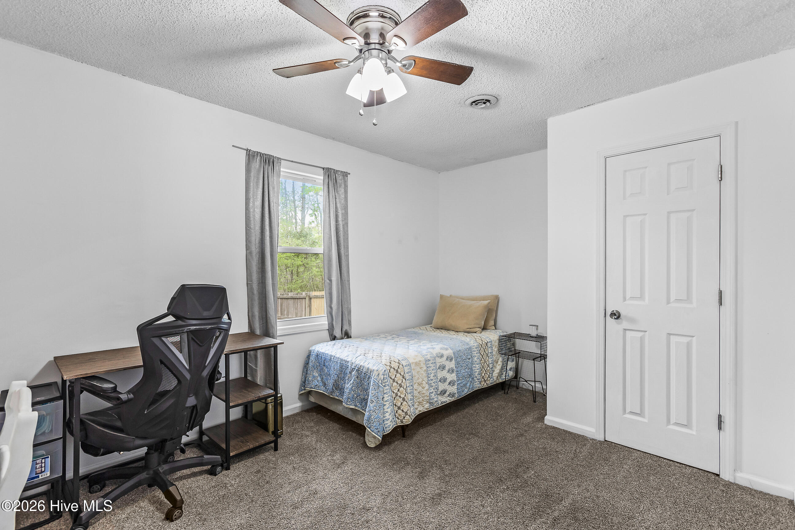 100566968 | Photo 19