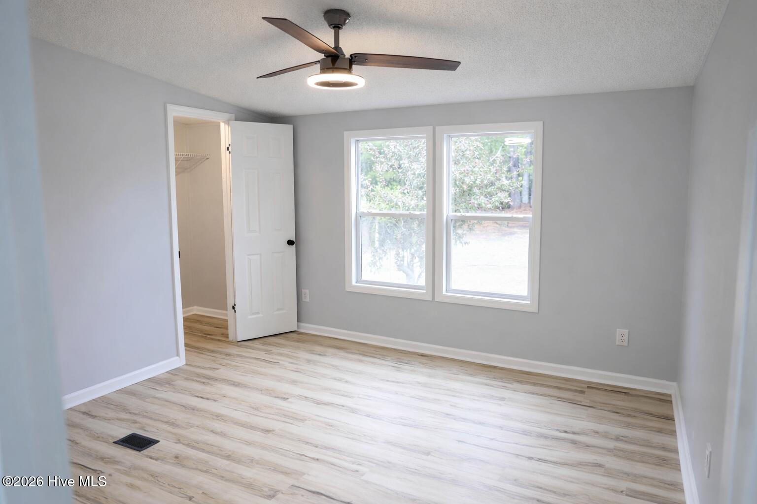 100567859 | Photo 34