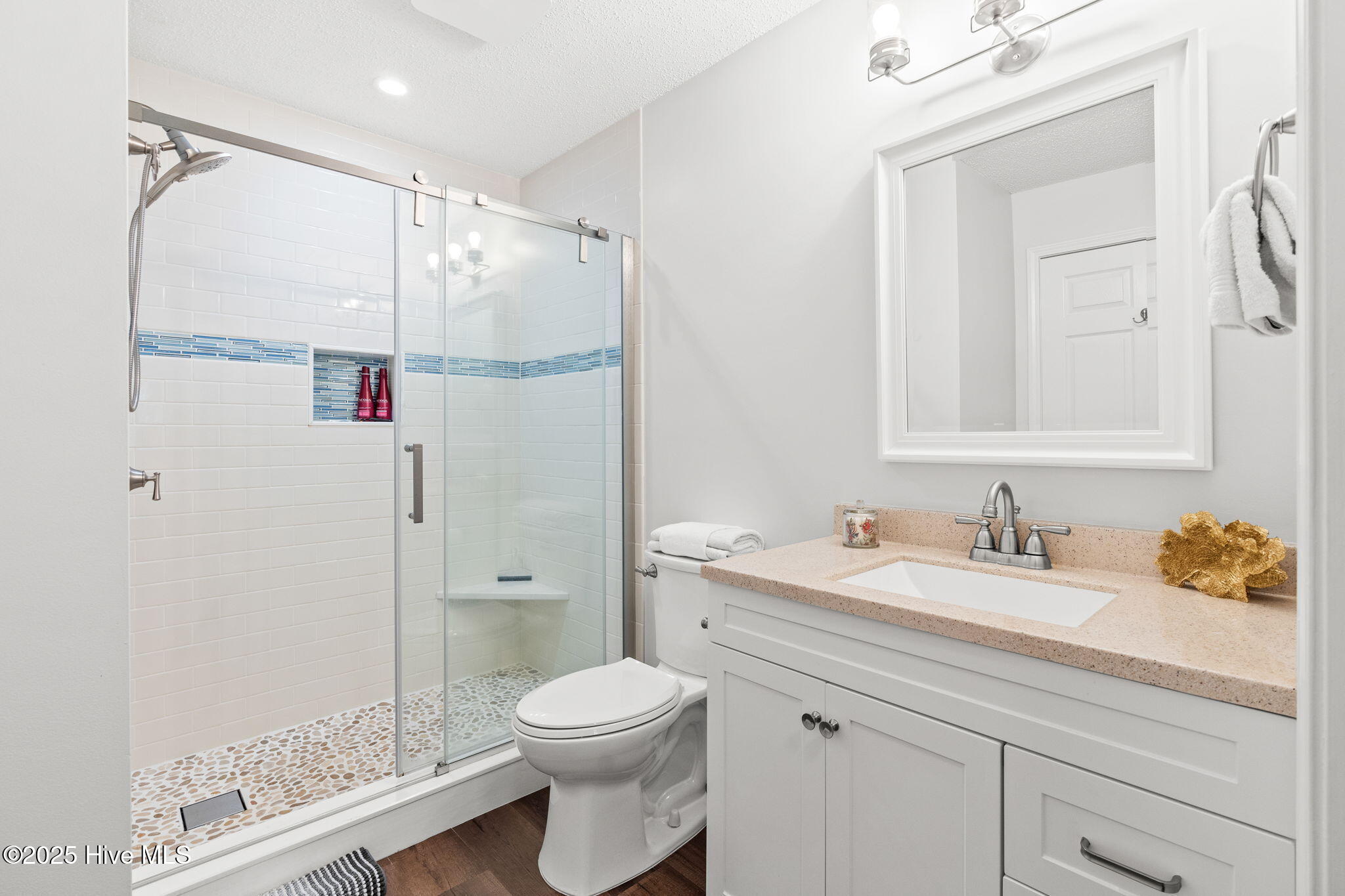 100543125 | Photo 23