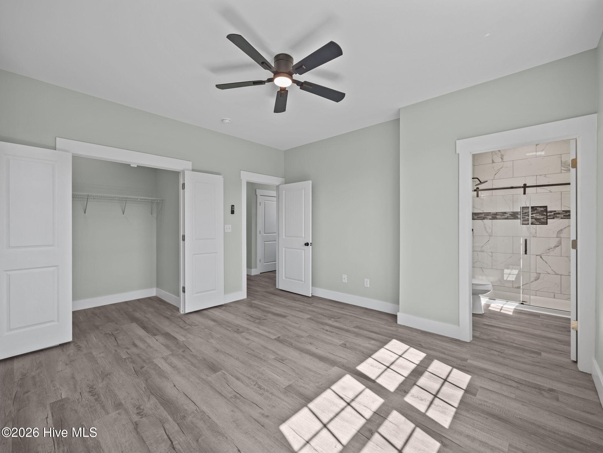 100566341 | Photo 51