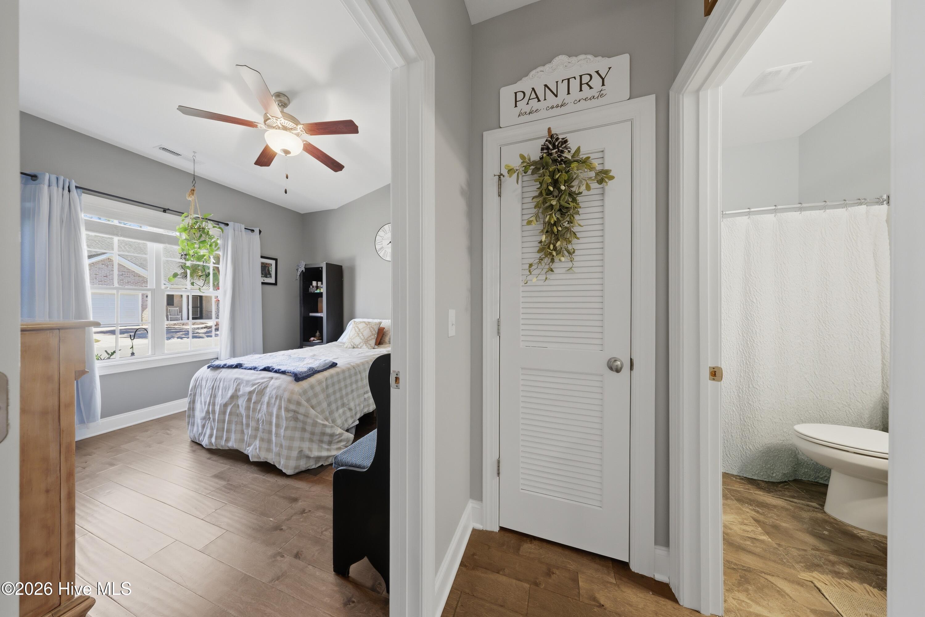 100561960 | Photo 23