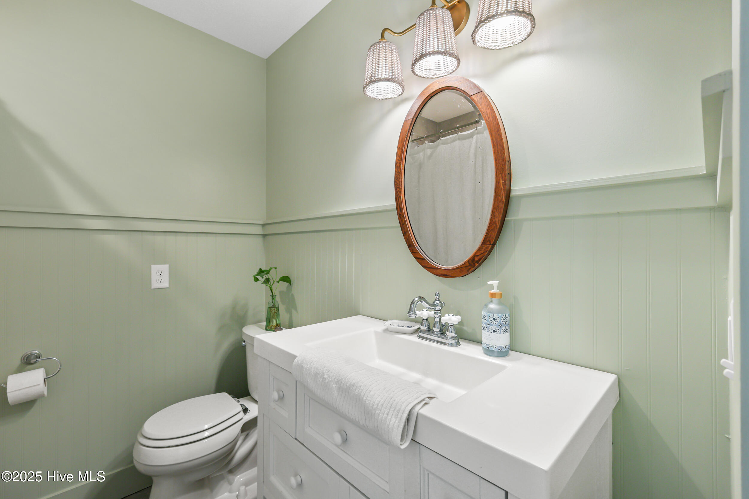 100545776 | Photo 24