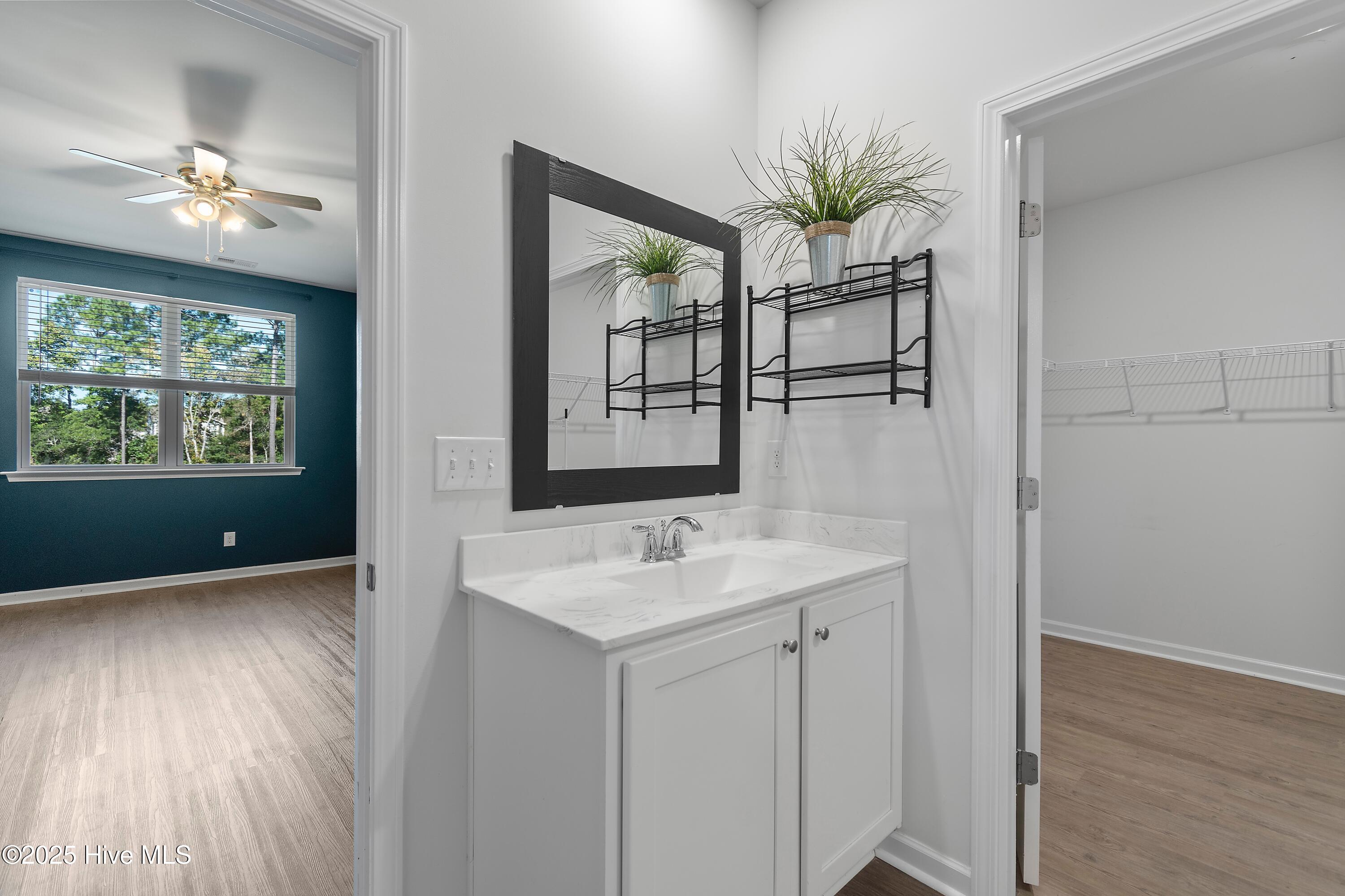 100537510 | Photo 37