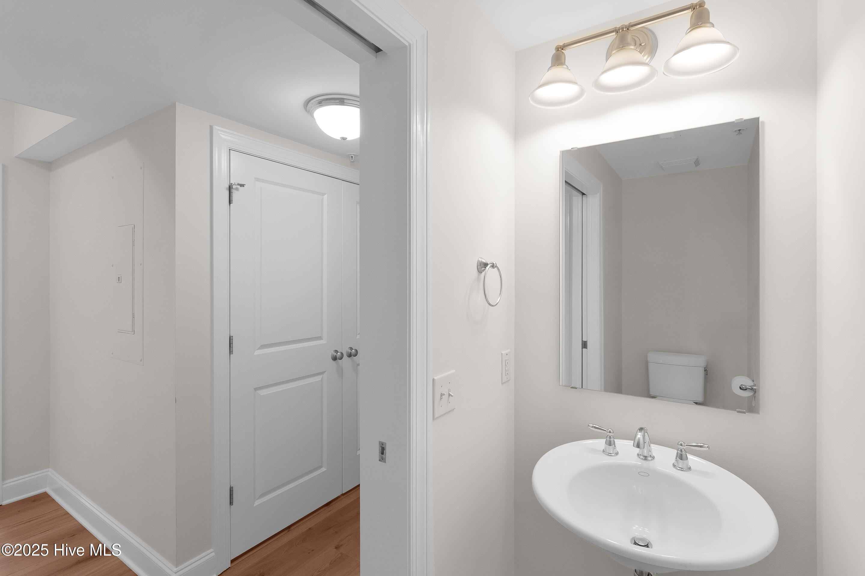 100506619 | Photo 26