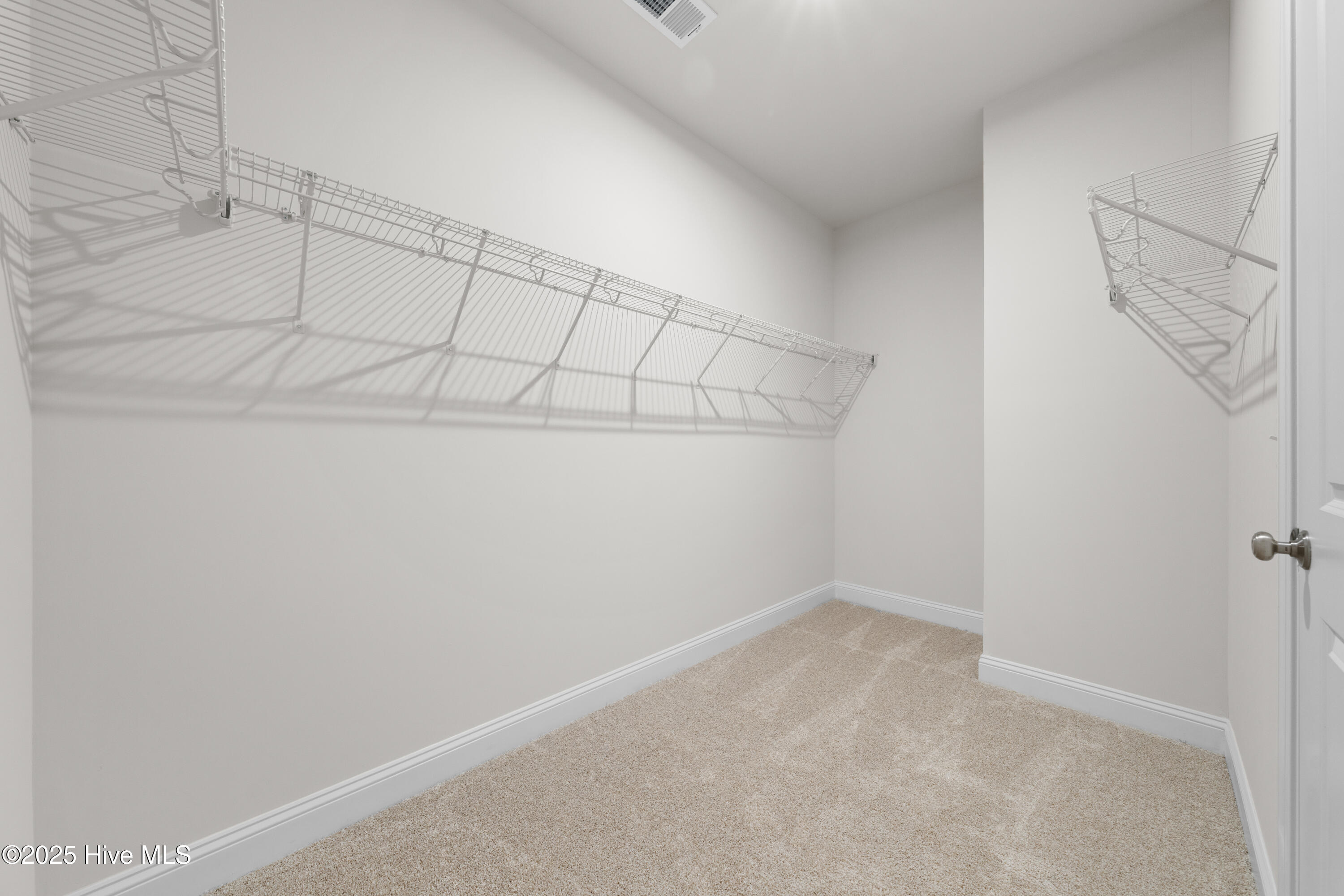 100565958 | Photo 34