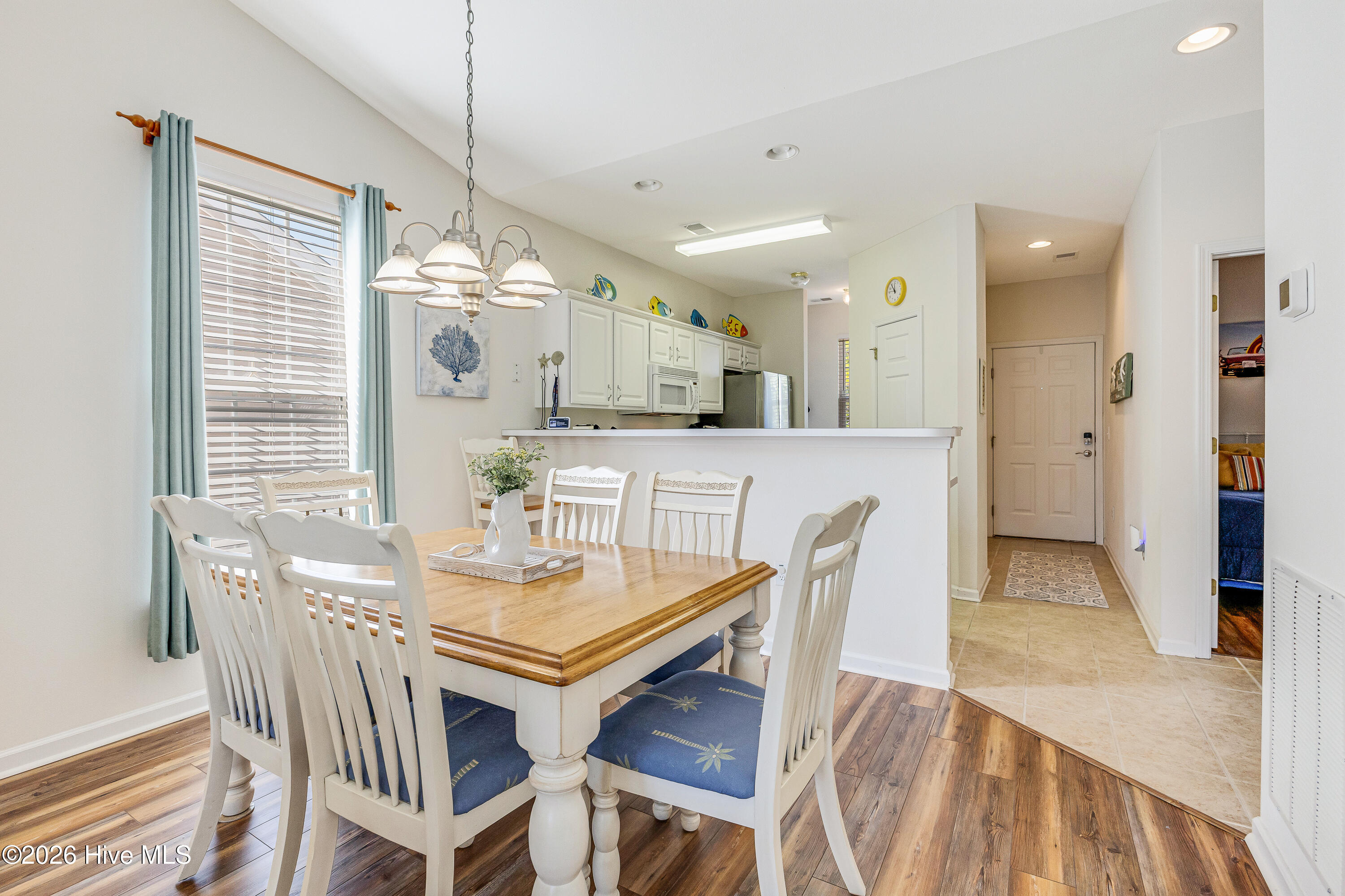 100564736 | Photo 11