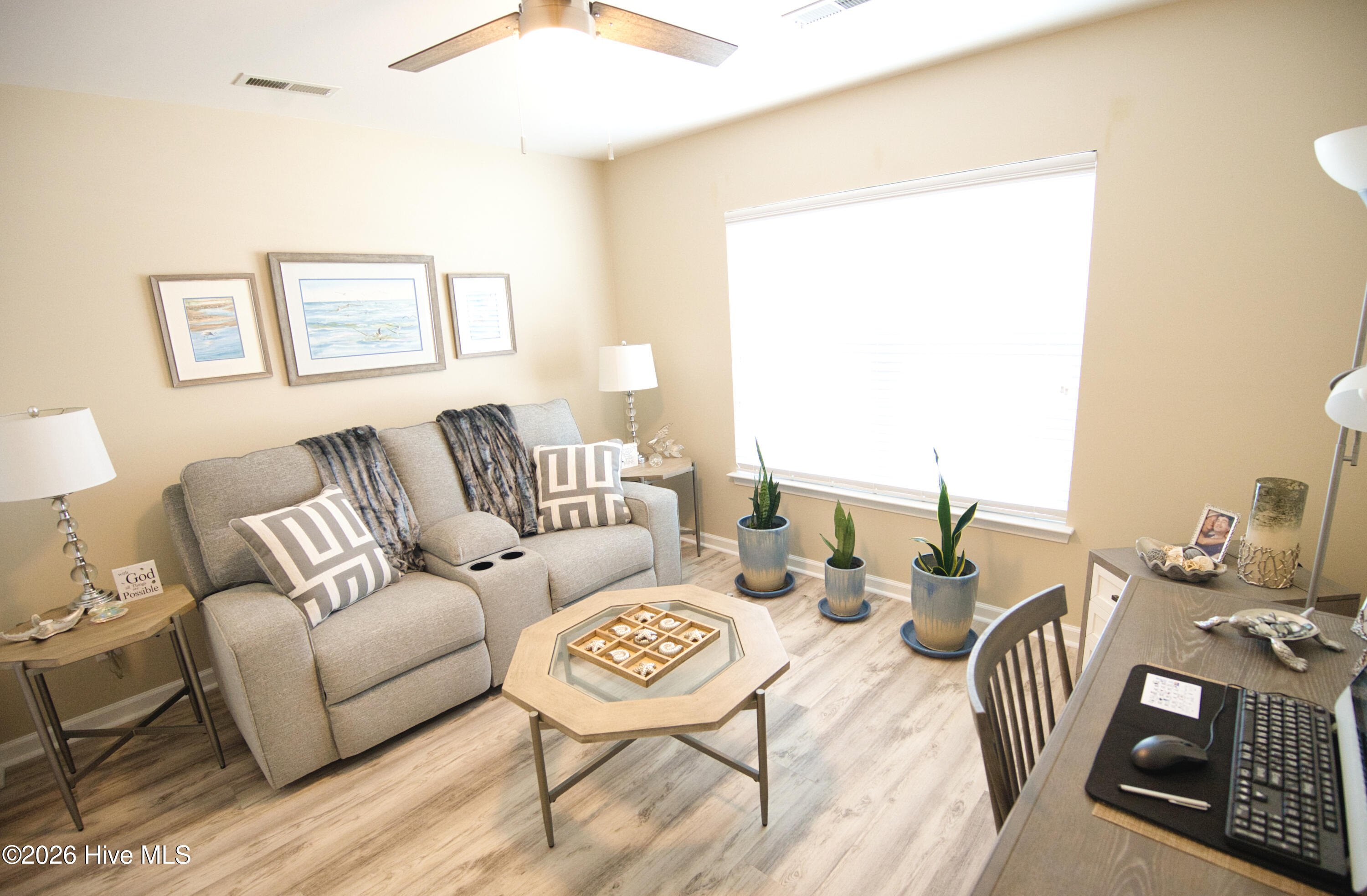 100569889 | Photo 44